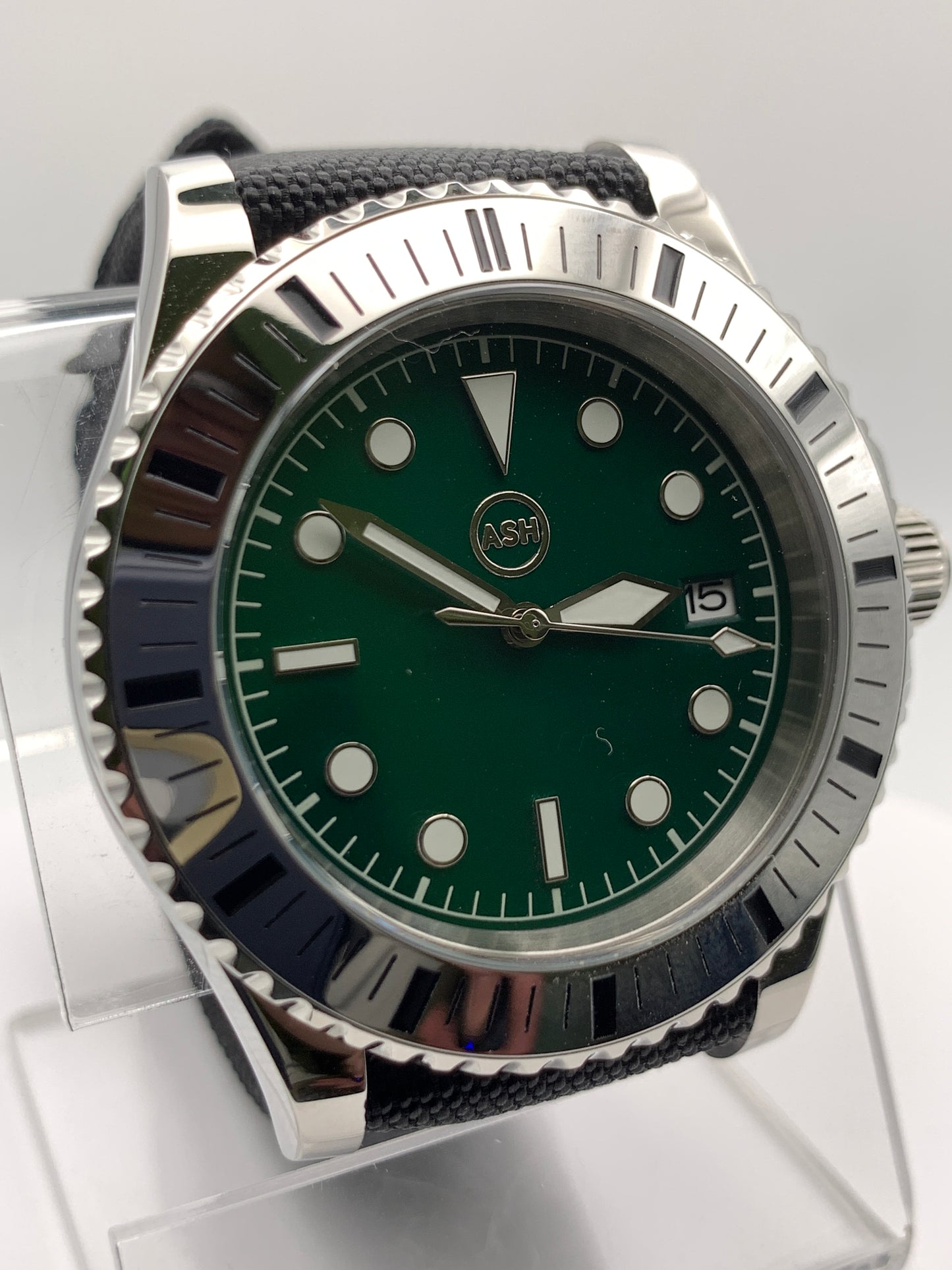 Mirkwood. 42mm Stainless steel case. Fixed bezel. Sapphire crystal. Seiko NH35.