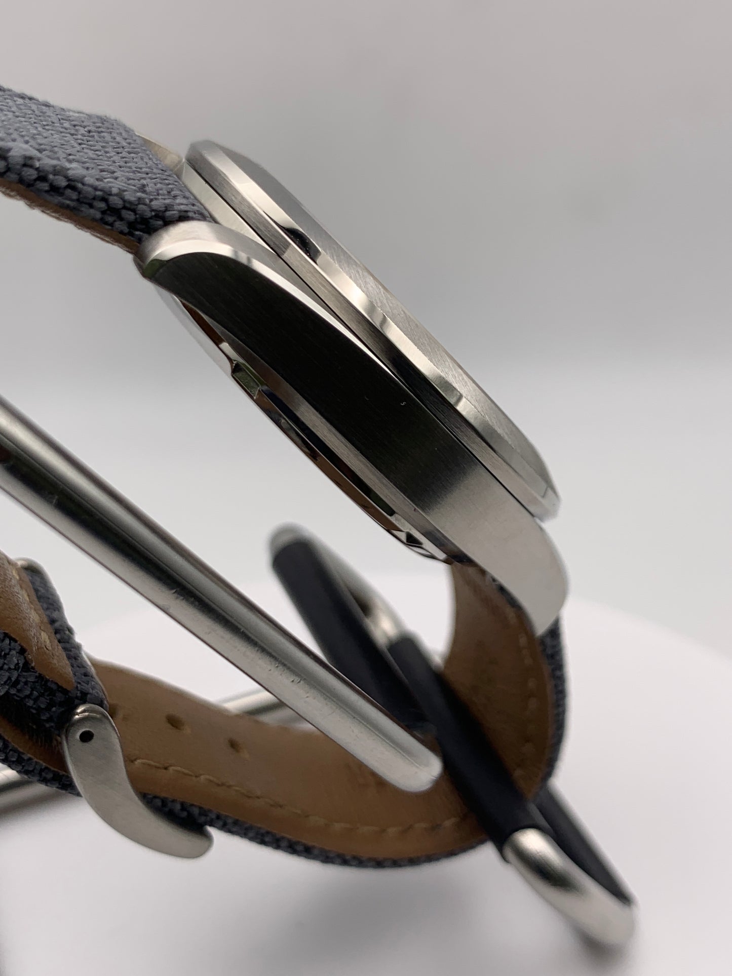 Thalassa - 39mm 3 piece stainless steel case. Sapphire crystal. Seiko NH35.