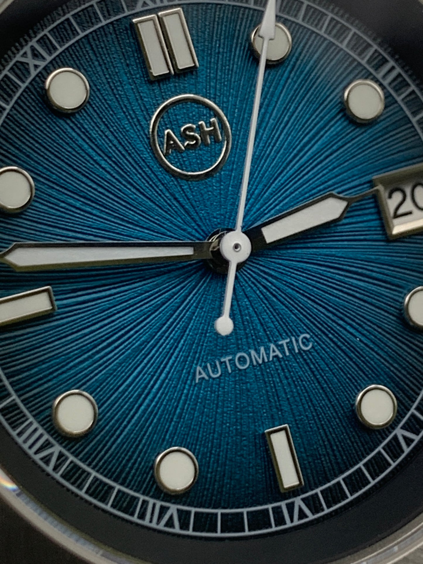 Thalassa - 39mm 3 piece stainless steel case. Sapphire crystal. Seiko NH35.