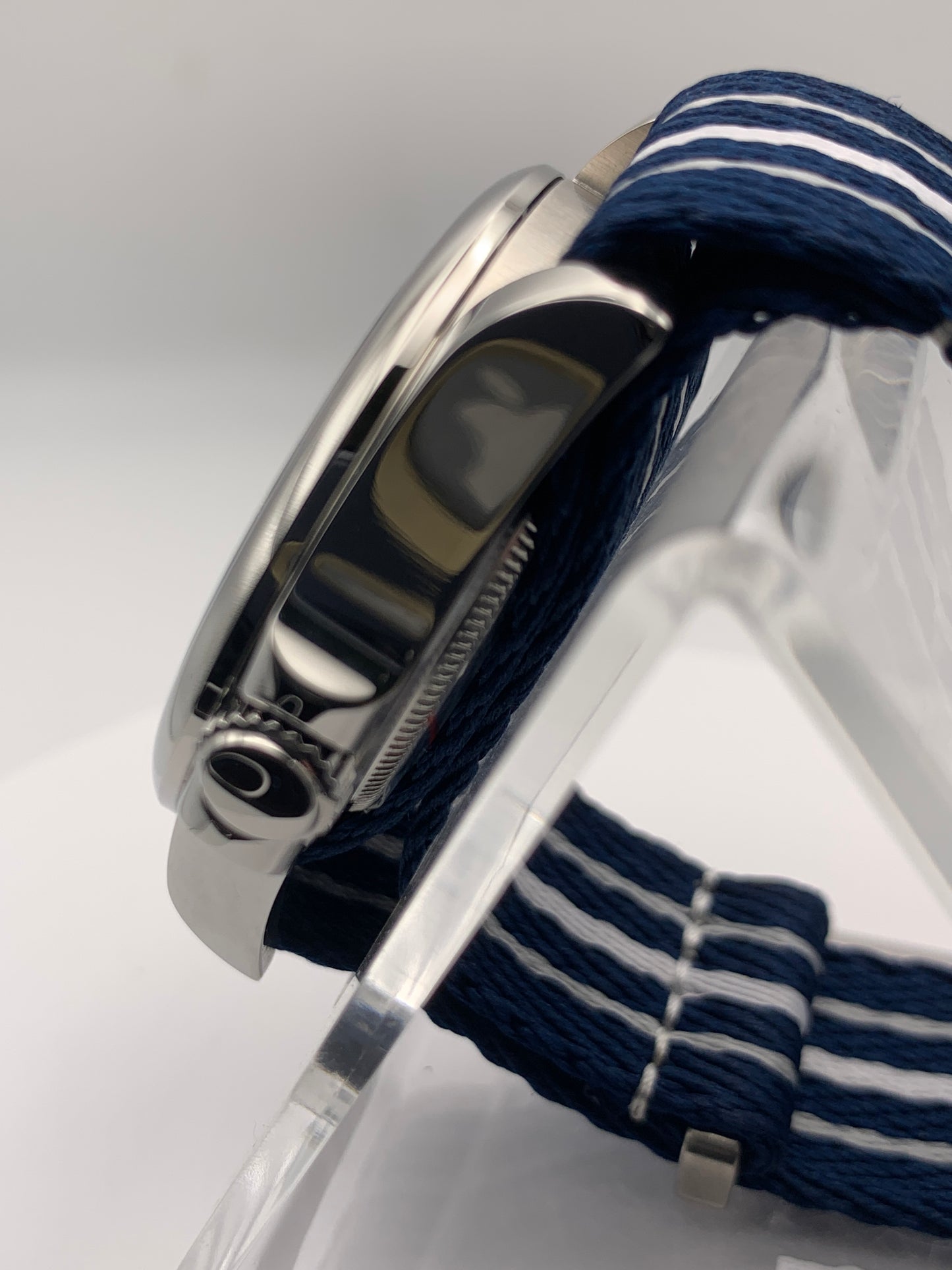 Monolith. 39mm Stainless steel. Sapphire crystal. Seiko NH38.