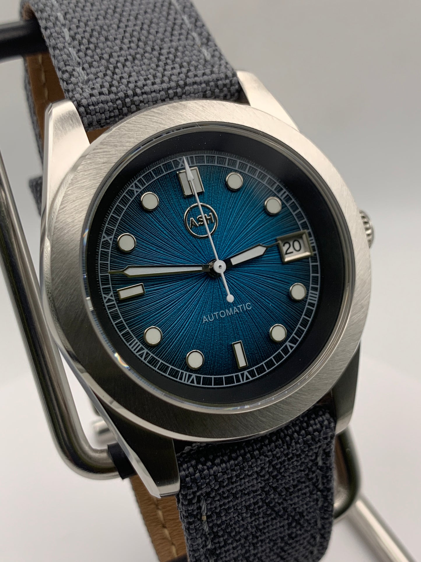 Thalassa - 39mm 3 piece stainless steel case. Sapphire crystal. Seiko NH35.