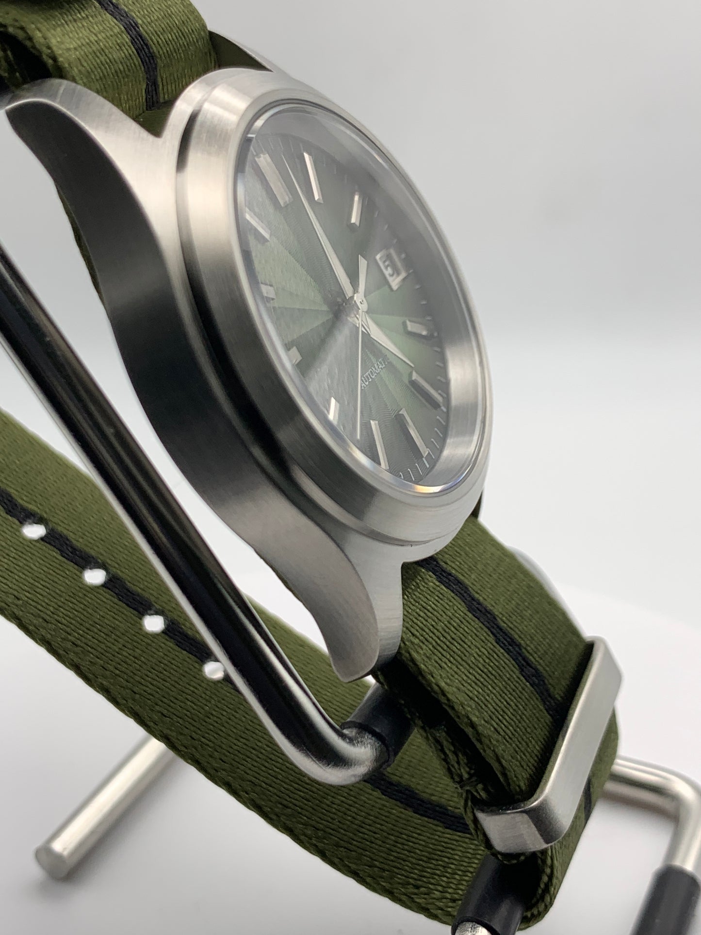 Fangorn 1.4 - 39mm brushed stainless steel. Sapphire crystal. Textured dial. Seiko NH35.