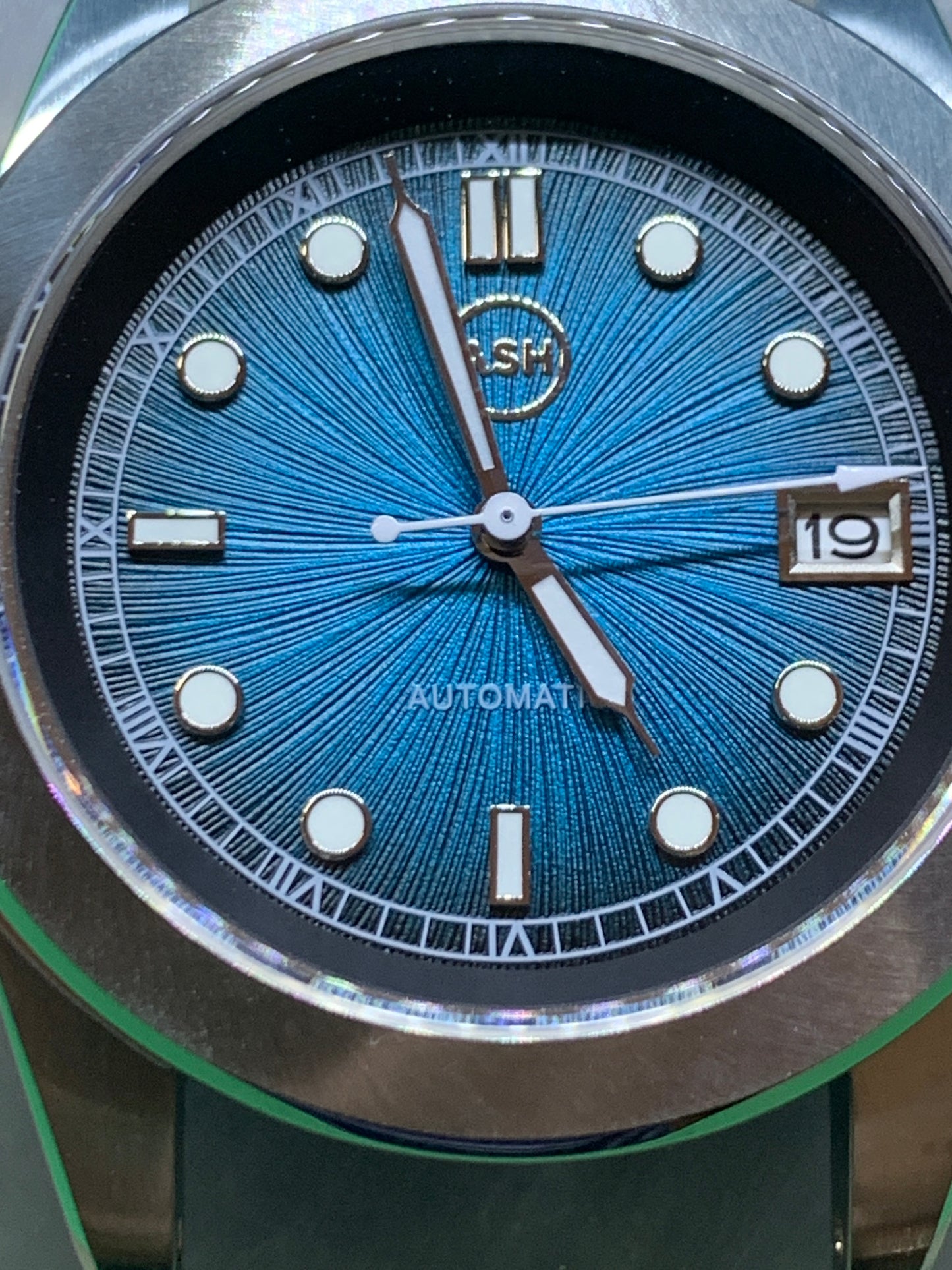 Thalassa - 39mm 3 piece stainless steel case. Sapphire crystal. Seiko NH35.