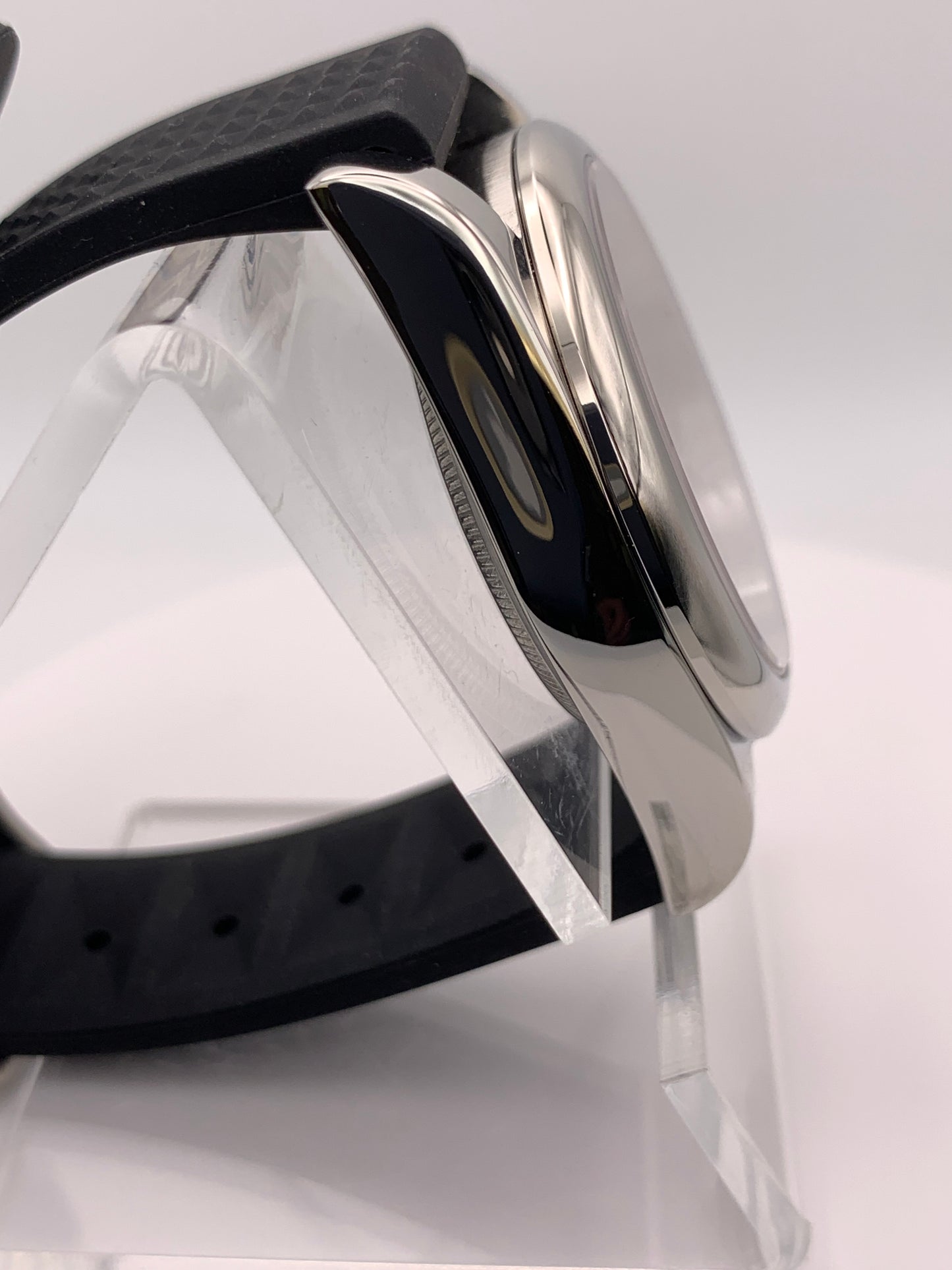 Blood Orange.  39mm stainless steel field watch. Sapphire crystal. NH38 automatic.