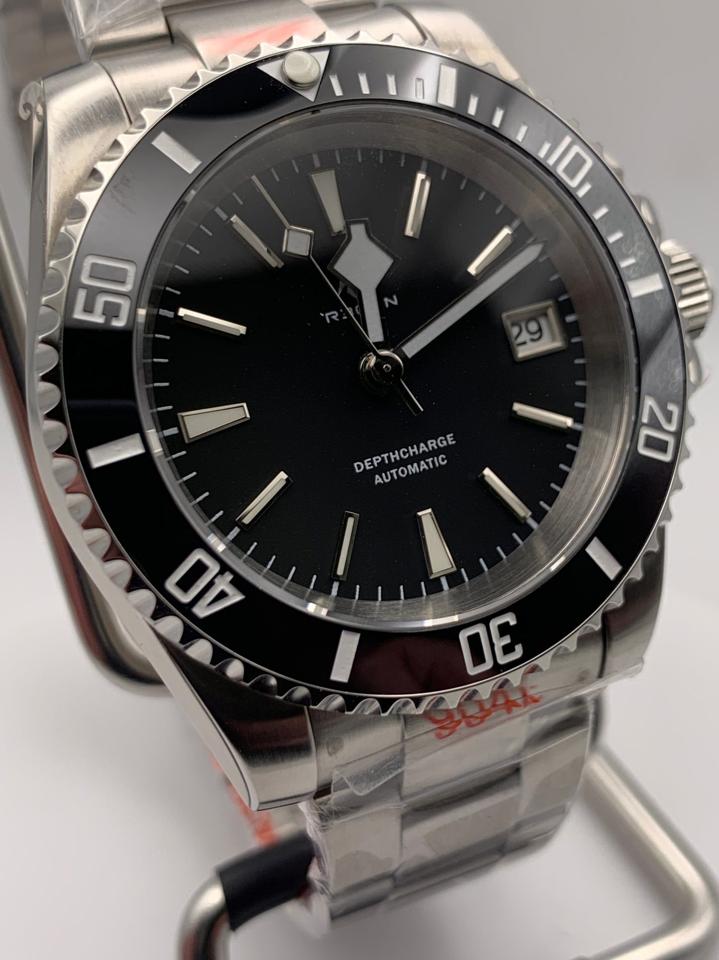 R3CON Collection. Custom black dial watch. 40.5mm stainless steel case. Sapphire crystal. Seiko NH35.