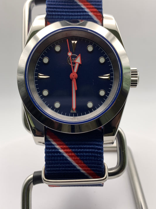 Vanguard - 39mm stainless steel case. Sapphire crystal. Seiko NH38.