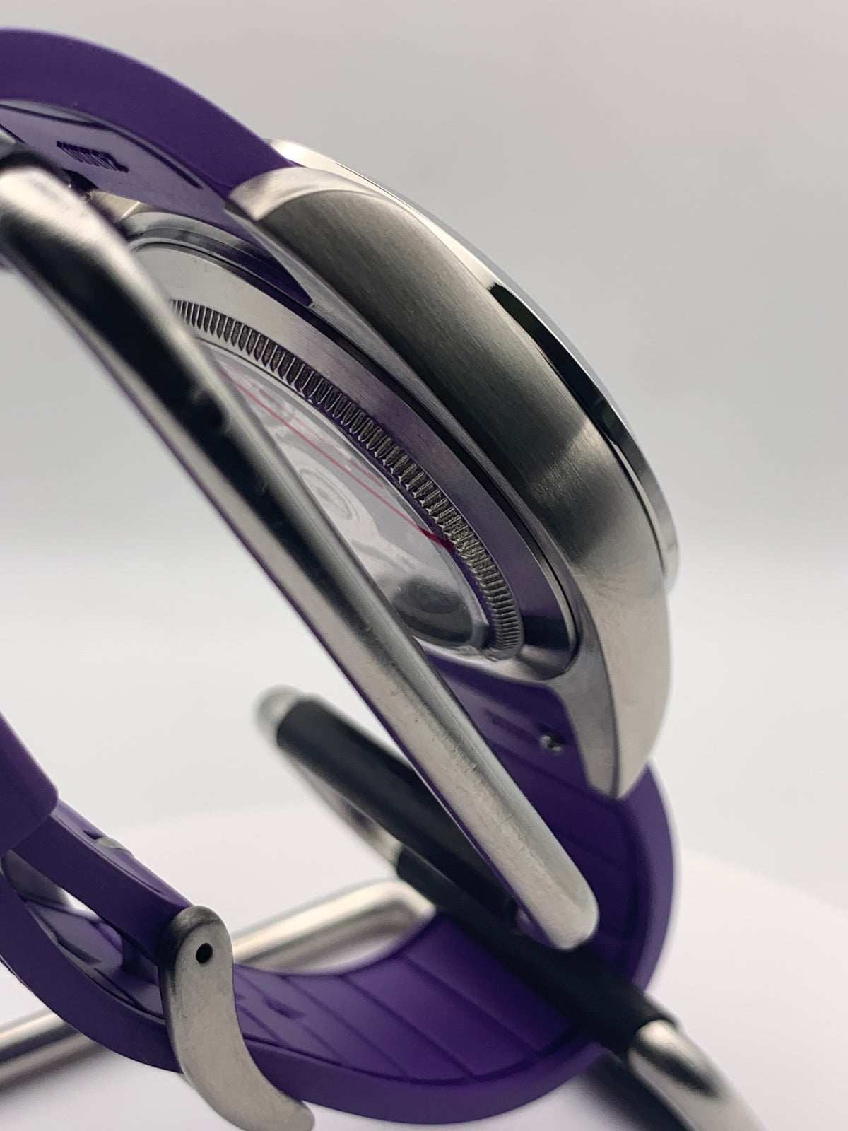 Particle Accelerator. 39mm stainless steel case. Sapphire crystal. Seiko NH35 with black date wheel.