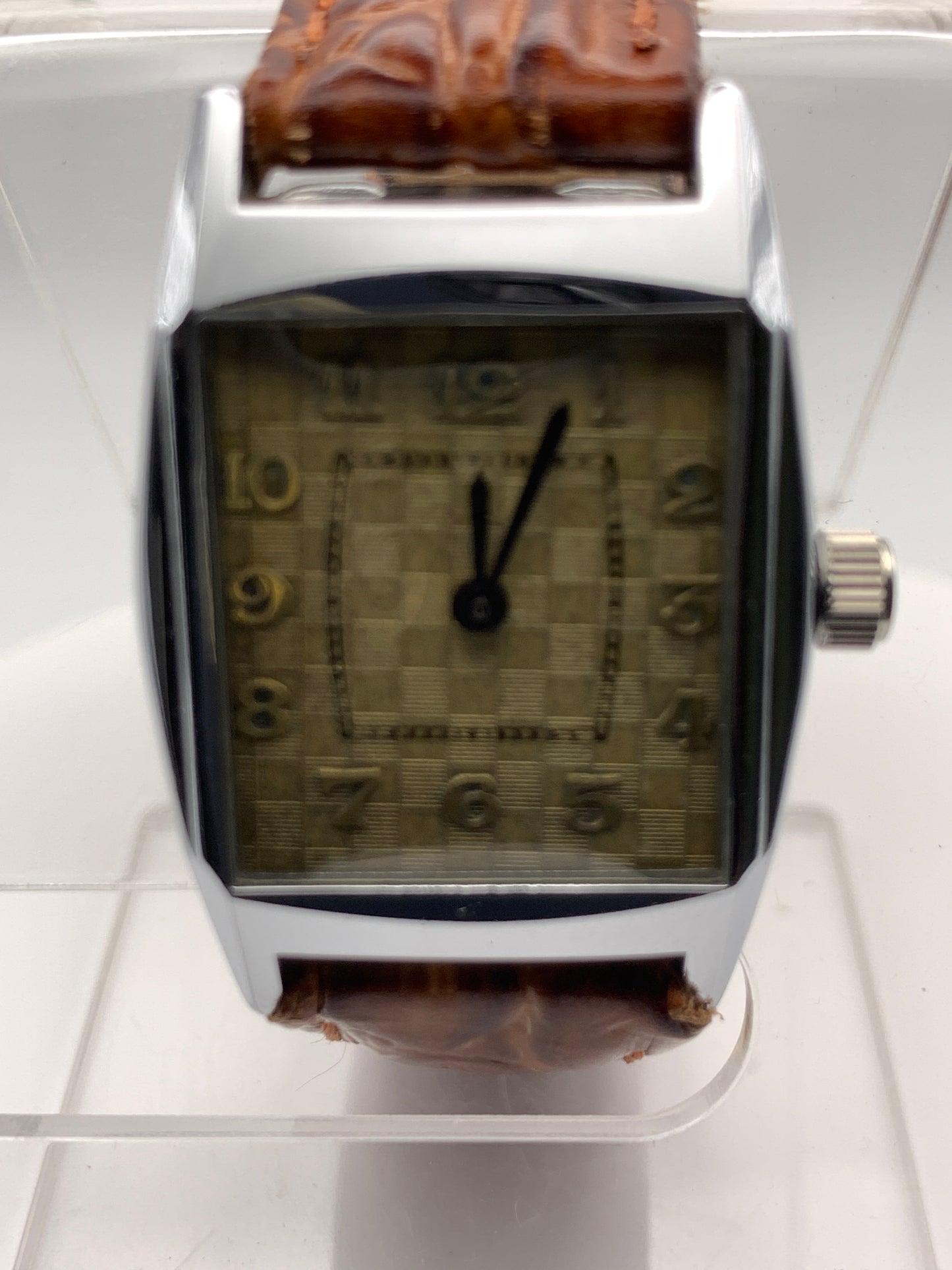 Feather 1.1 Vintage brass case and dial. Acrylic crystal. Miyota 2036 quartz movement.