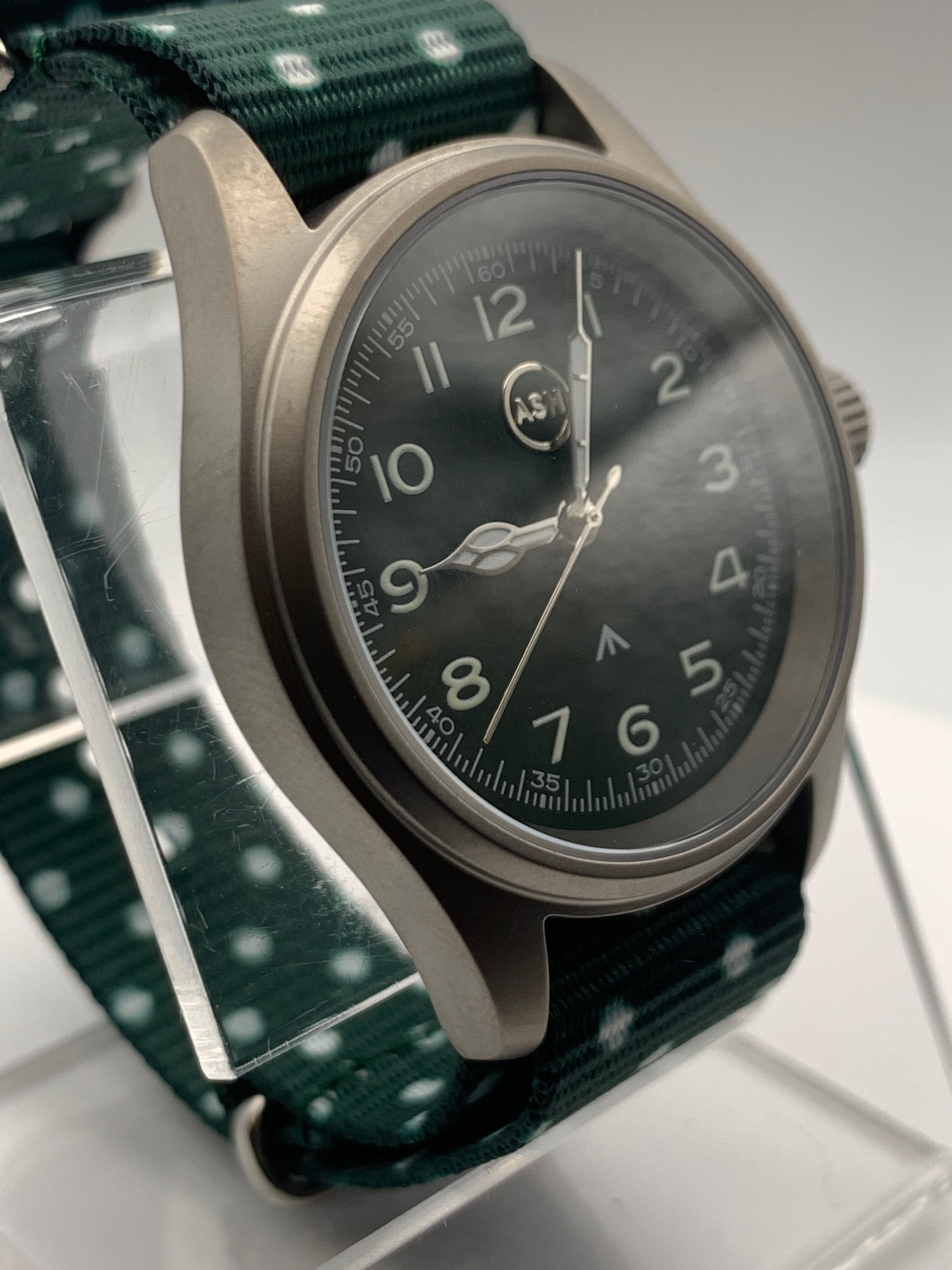 Warrior Chloe. 36mm Titanium case. Sapphire crystal. Seiko VH31 mecha-quartz.