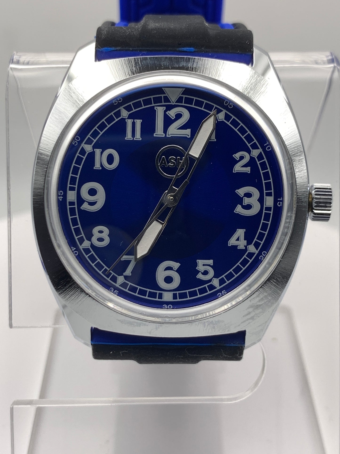 Drew. 35mm NOS brass and stainless steel Gruen case. Box Sapphire crystal. Seiko VH31 Mecha-quartz.
