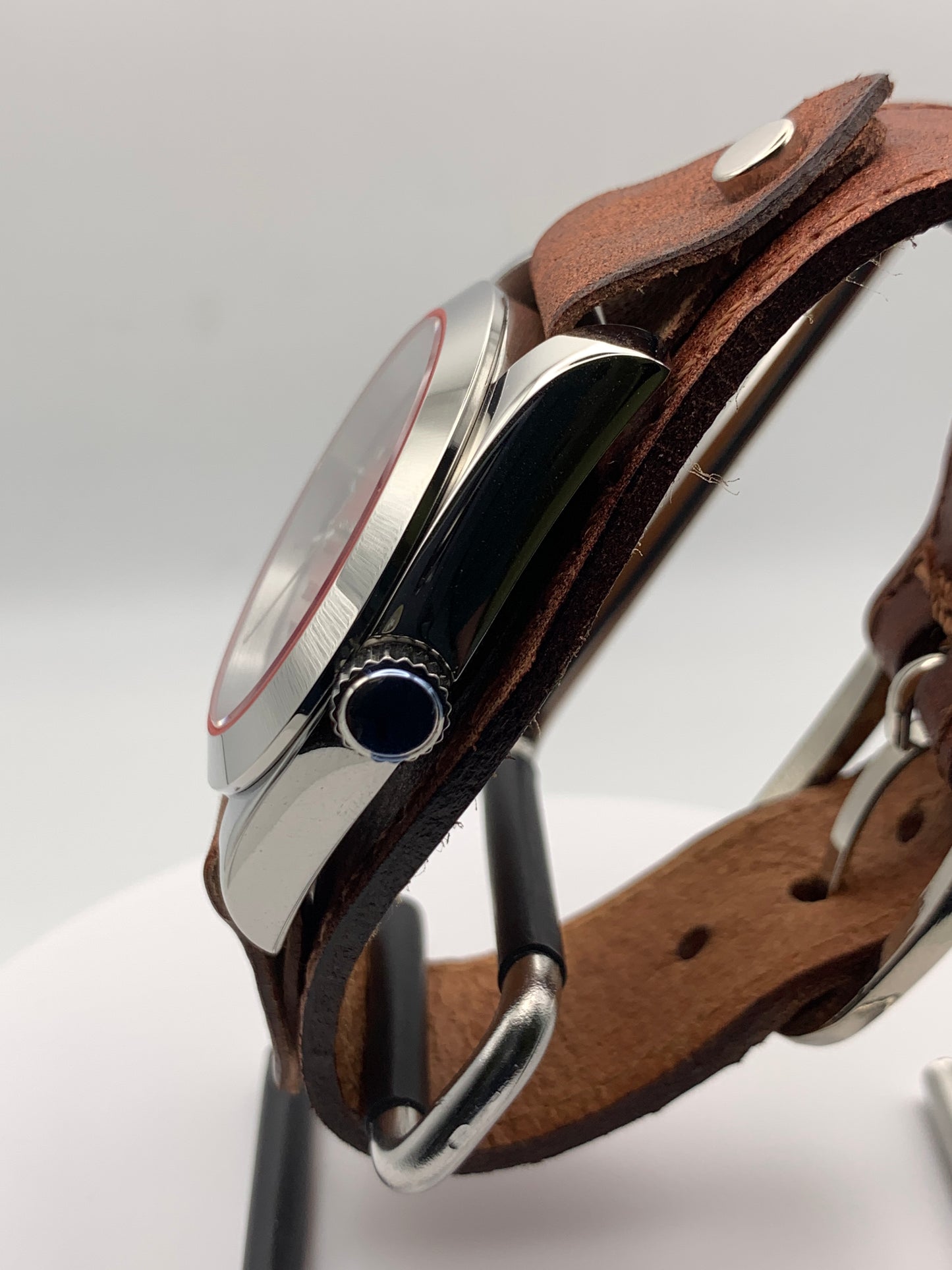 Red Five. 39mm Stainless steel. Sapphire crystal. Seiko NH38.