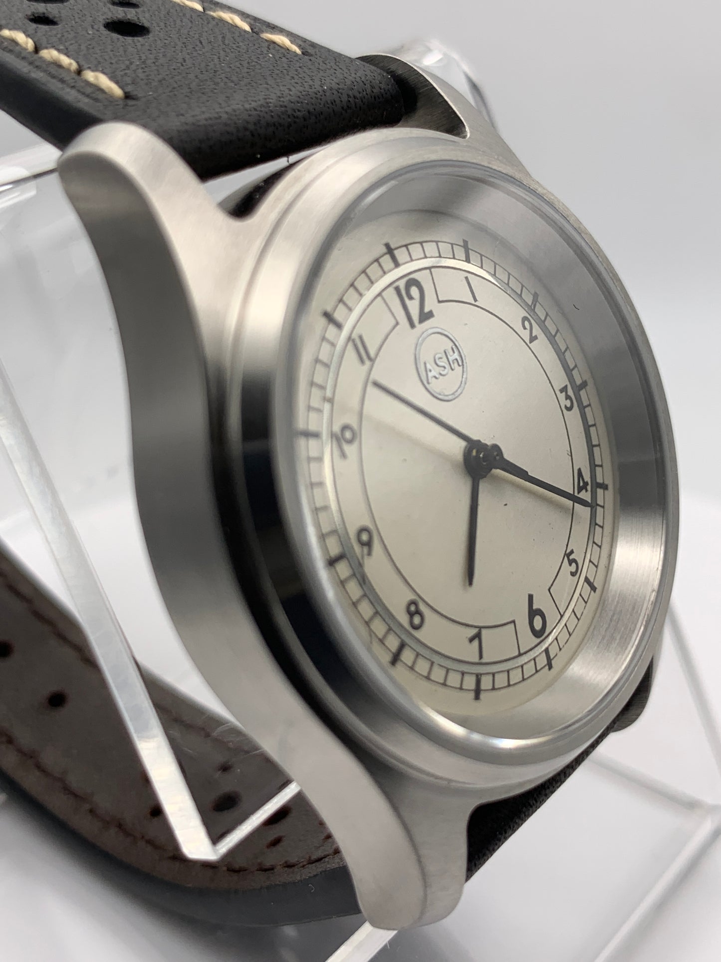 Tin Man. Unique vintage dial. 36mm stainless steel case. Sapphire crystal. VH31 quartz movement with sweeping seconds hand.