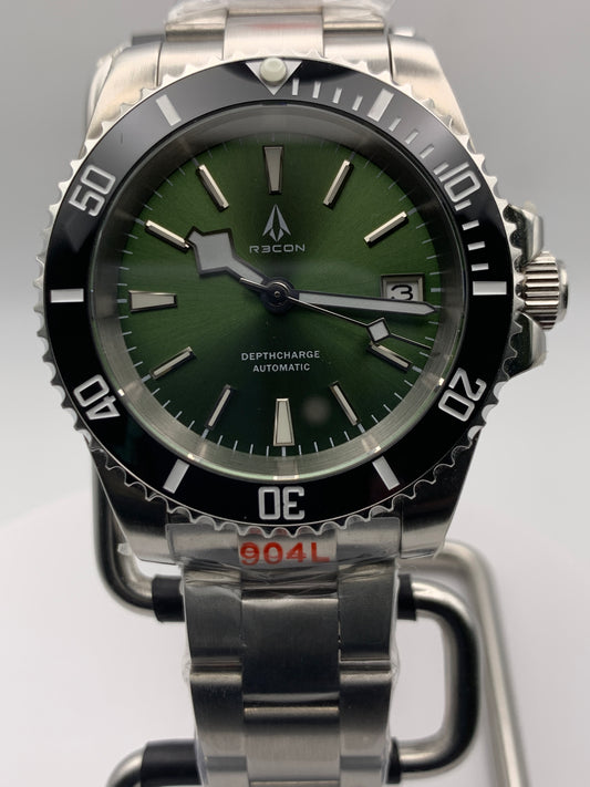 R3CON Collection. Custom green dial watch. 40.5mm stainless steel case. Sapphire crystal. Seiko NH35.