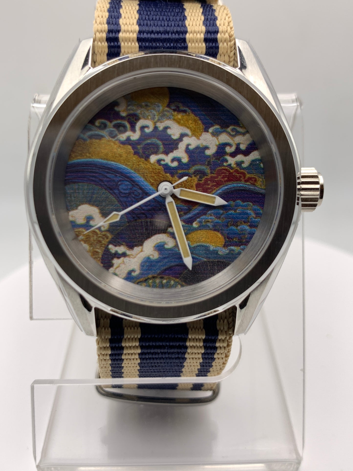 Chakushoku. 38mm Stainless steel. Sapphire crystal. Seiko NH38.