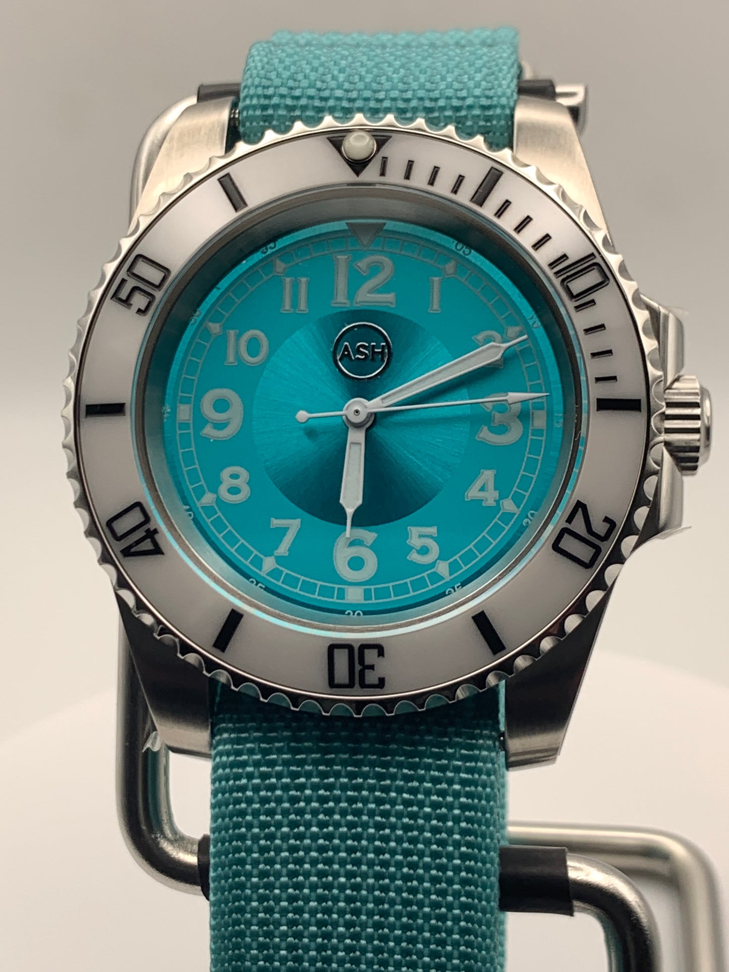 Neptune’s Veil. 40mm Stainless steel. Sapphire crystal. 120 click unidirectional bezel. Miyota 8215 automatic.