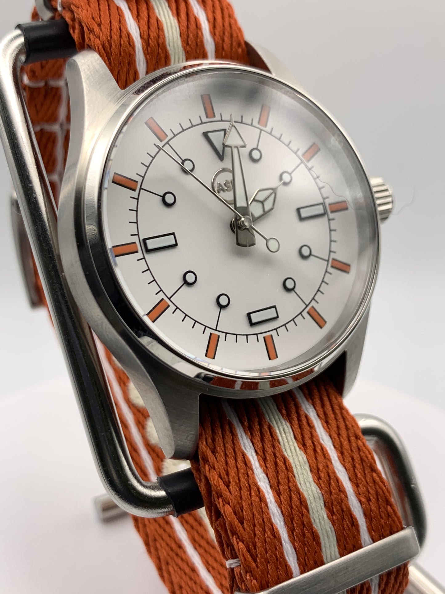 Fuyu. 39mm Stainless steel case.  Sapphire crystal. Seiko NH38