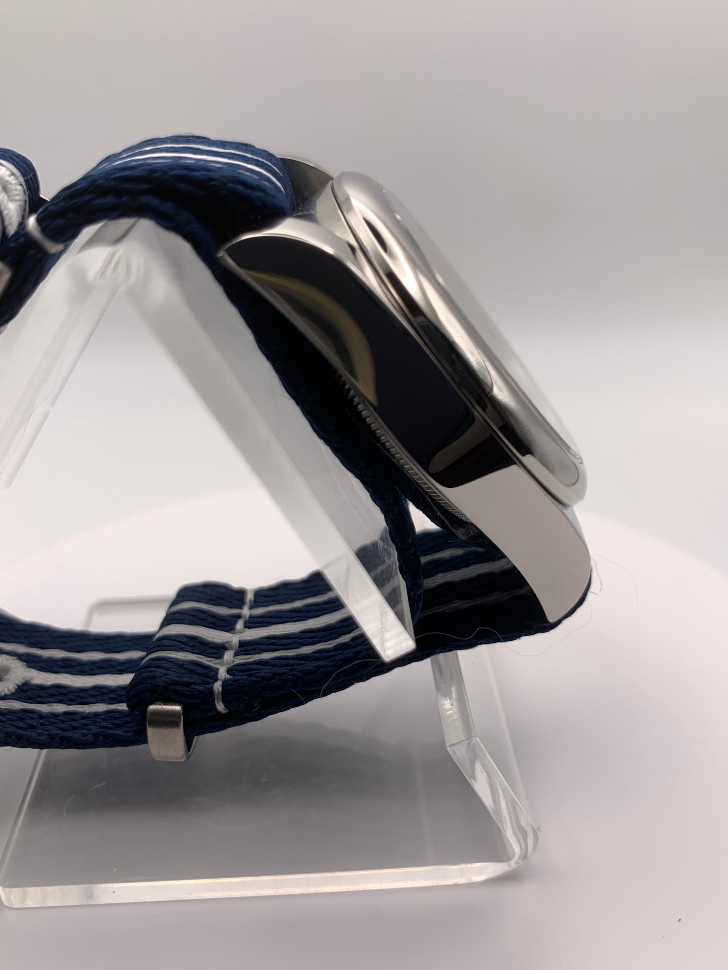 Blu Lou. 39mm Stainless steel. Sapphire crystal. Seiko NH35.