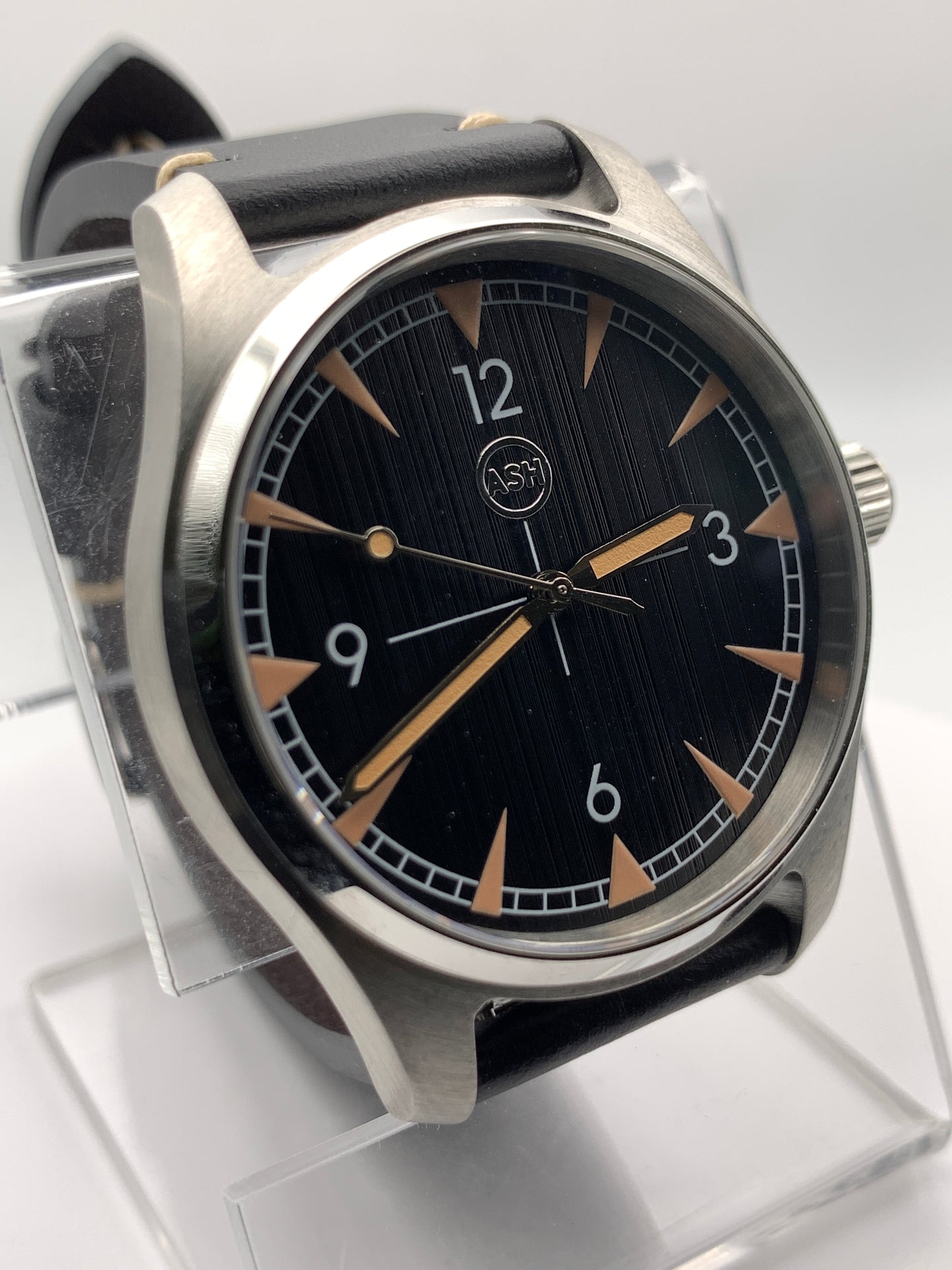 Locomotive Breath. 39mm stainless steel case.  Sapphire crystal. Seiko NH38.
