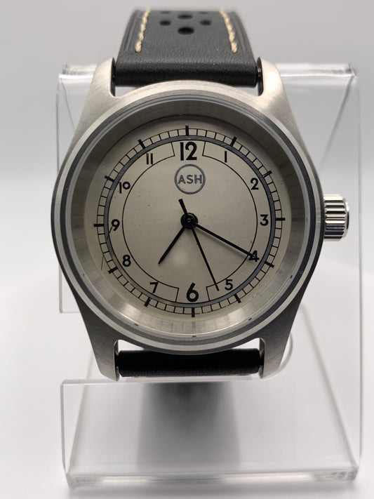 Tin Man. Unique vintage dial. 36mm stainless steel case. Sapphire crystal. VH31 quartz movement with sweeping seconds hand.