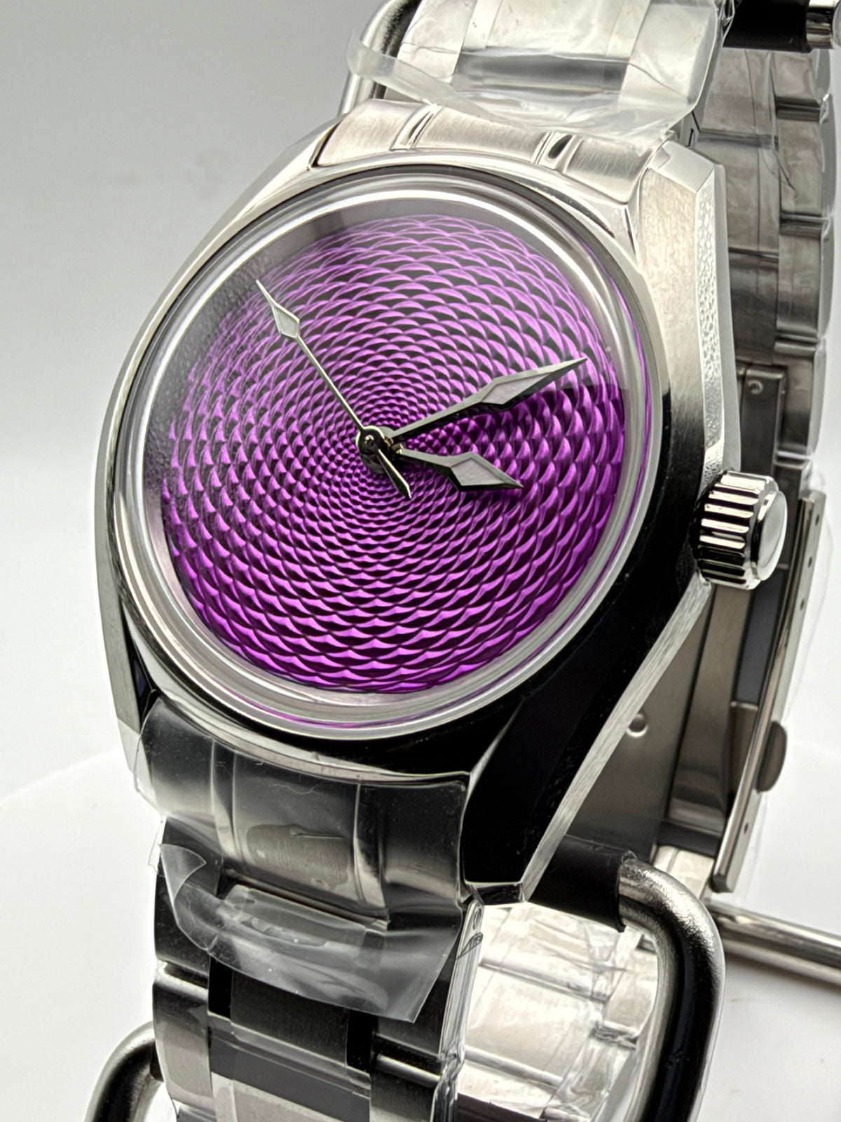 Brandy 1.4 - 38mm Stainless steel case. Double dome sapphire with AR. Seiko NH38.