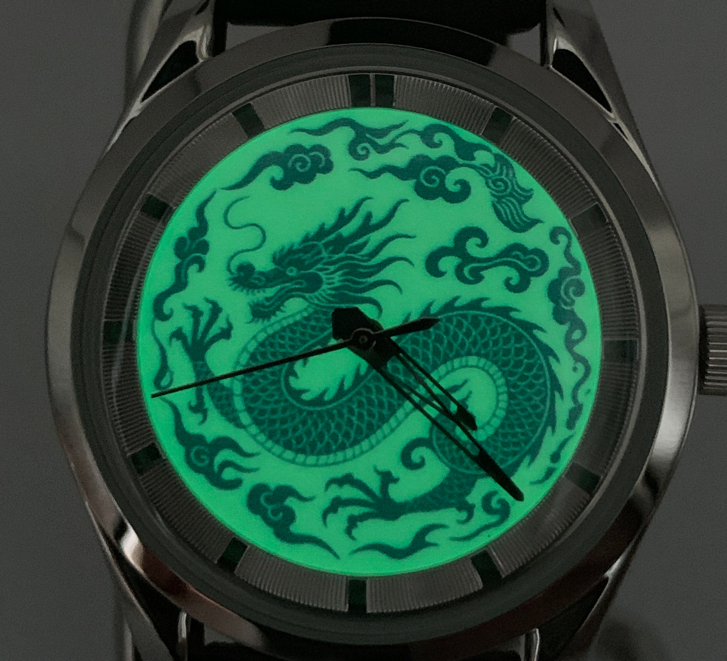 Qinglong - 39mm stainless steel case with engine turned chapter ring. Sapphire crystal. Seiko NH38.