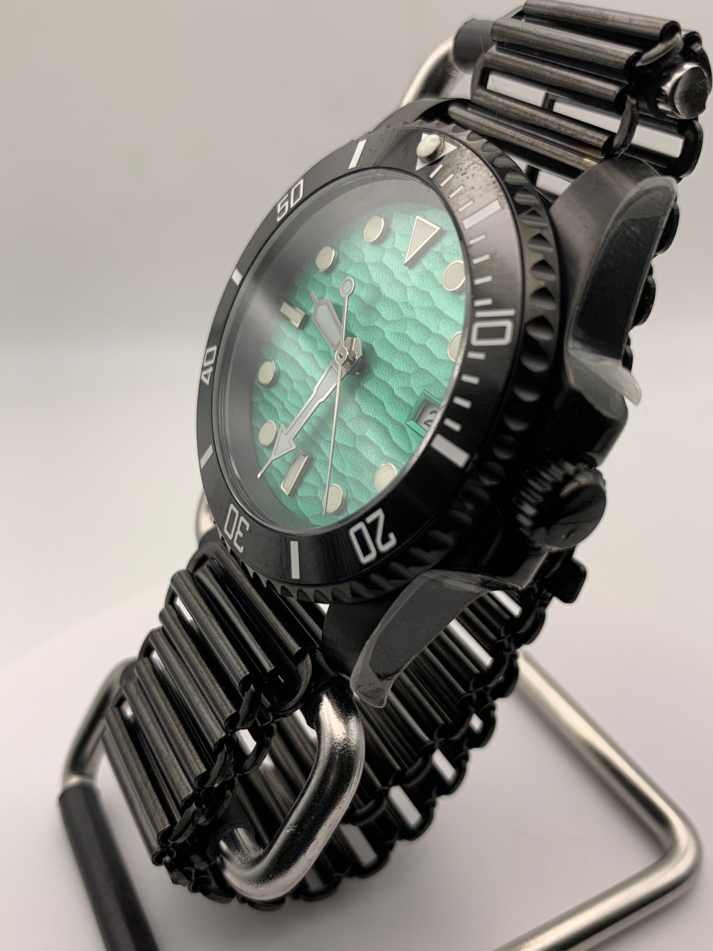 Neritic. 40mm PVD coated stainless steel case. Sapphire crystal. Seiko NH35.