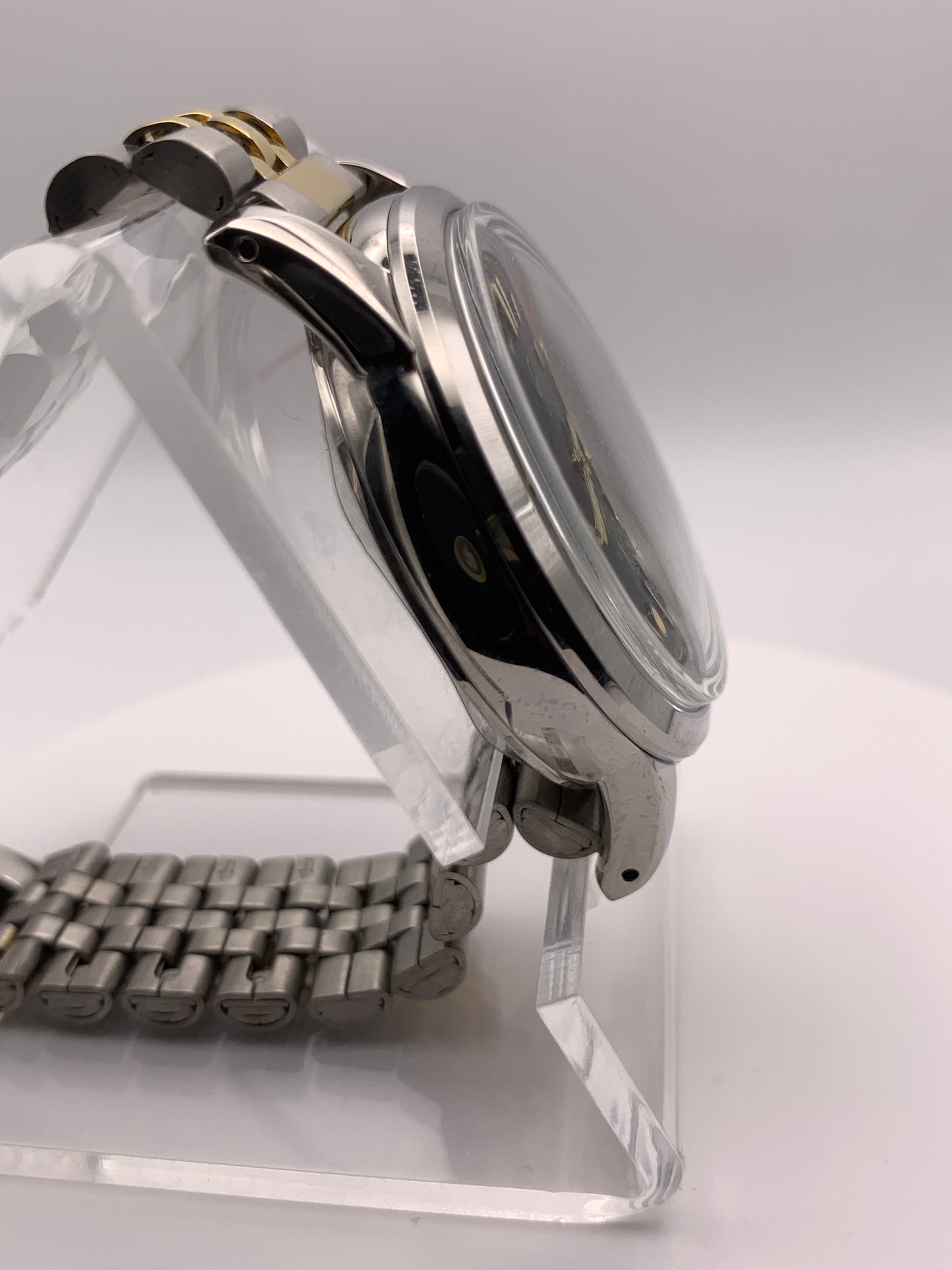 Mister Green Jeans. 39mm stainless steel. Box mineral crystal with blue AR coating. Seiko NH35 automatic. Vintage Speidel bracelet.