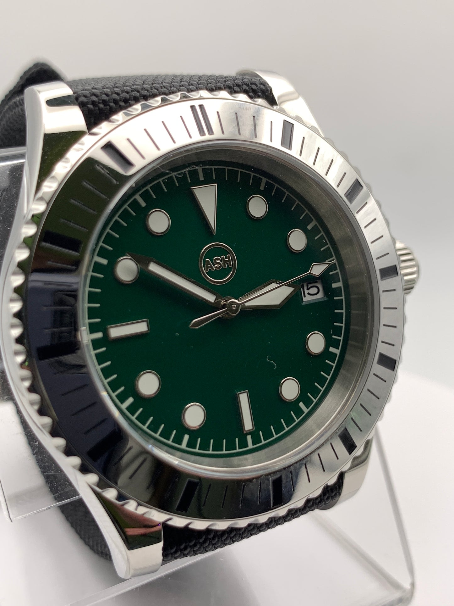 Mirkwood. 42mm Stainless steel case. Fixed bezel. Sapphire crystal. Seiko NH35.
