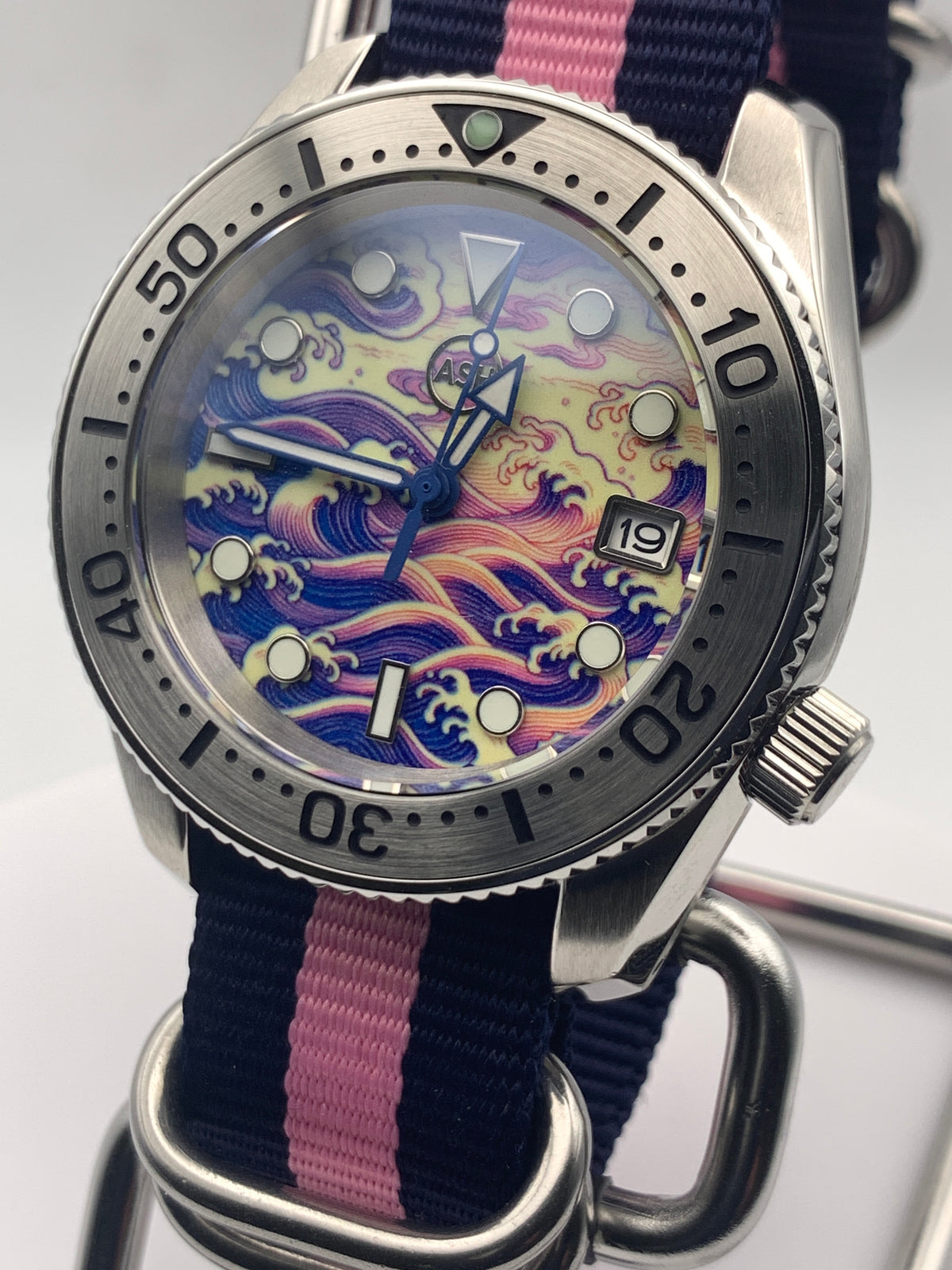 Tempest. 40mm Stainless steel cushion case. Sapphire crystal. Lumed dial. Seiko NH35.