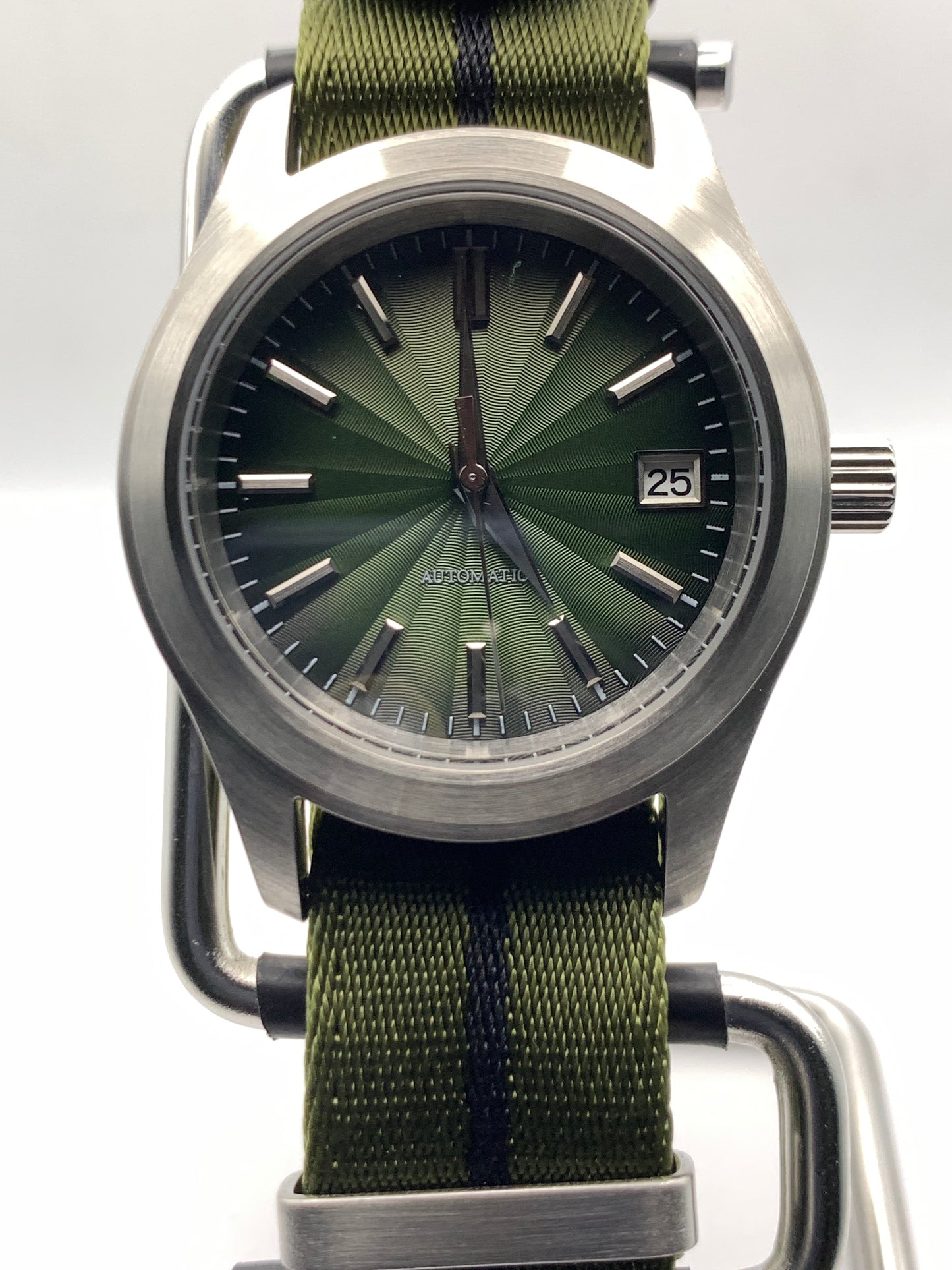 Fangorn 1.4 - 39mm brushed stainless steel. Sapphire crystal. Textured dial. Seiko NH35.