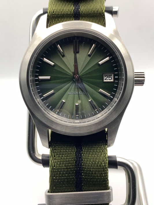 Fangorn 1.4 - 39mm brushed stainless steel. Sapphire crystal. Textured dial. Seiko NH35.