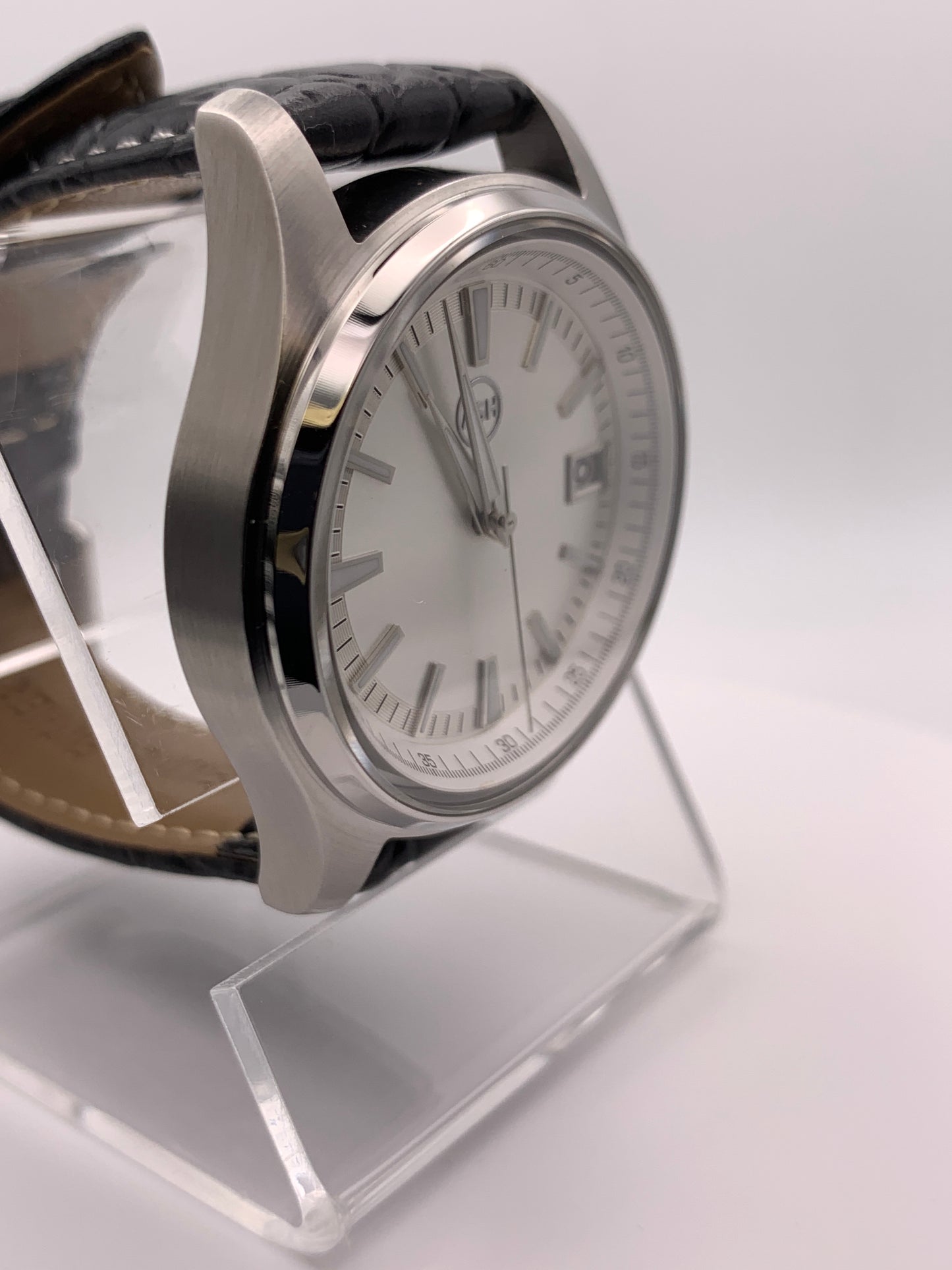 Silver Sunray 39mm dress watch.