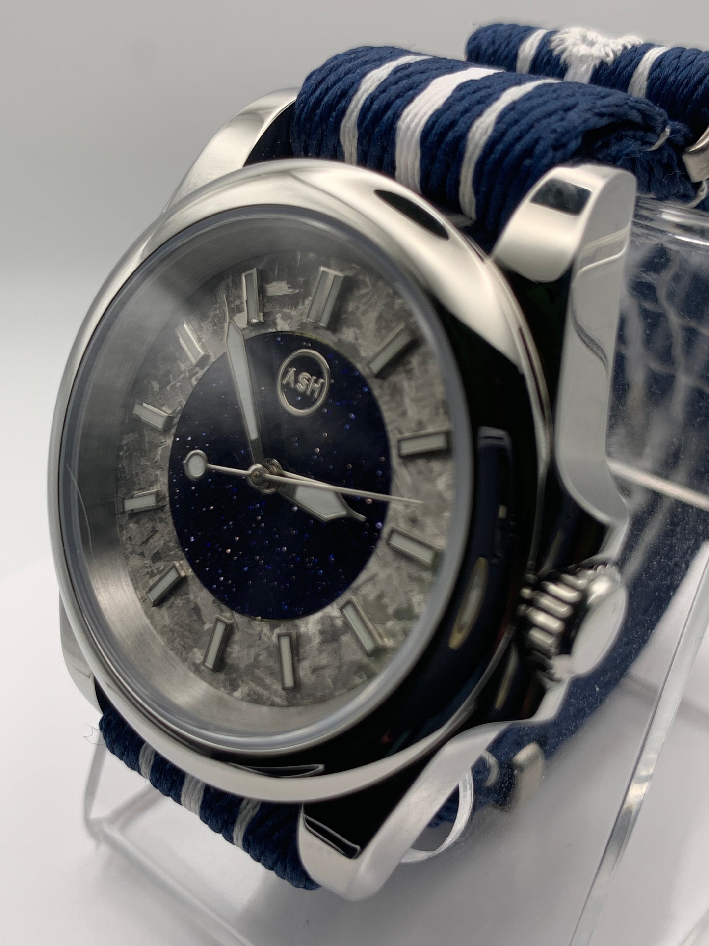 Monolith. 39mm Stainless steel. Sapphire crystal. Seiko NH38.