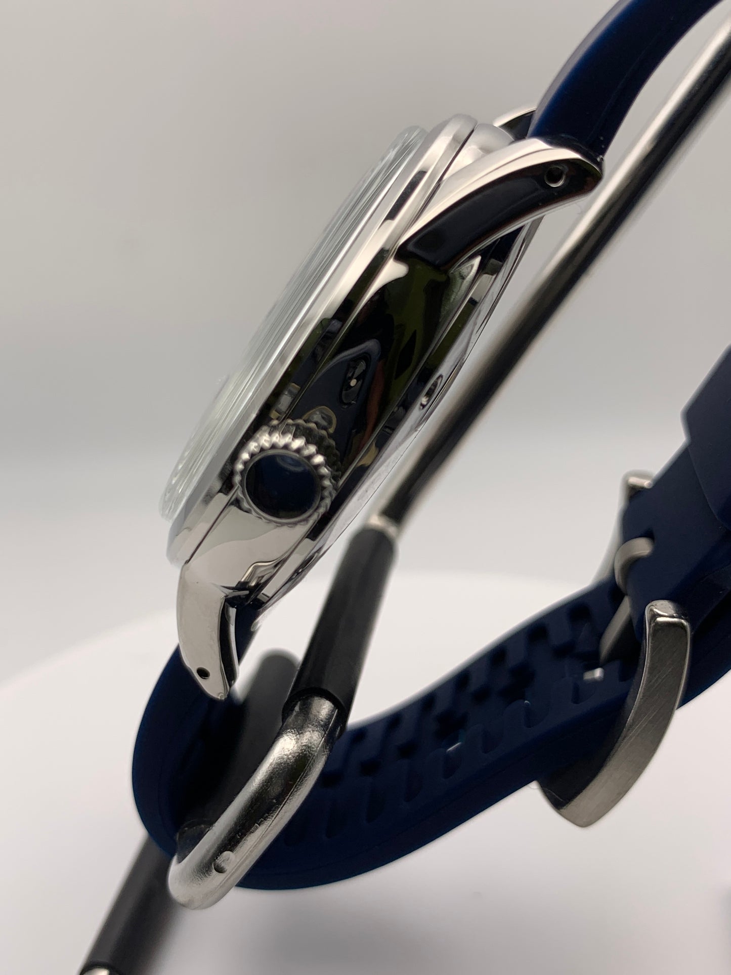 The Yankee 1.1 - Blue, silver and white livery. 39mm stainless steel case. K-1 mineral crystal with AR. NH35 automatic.