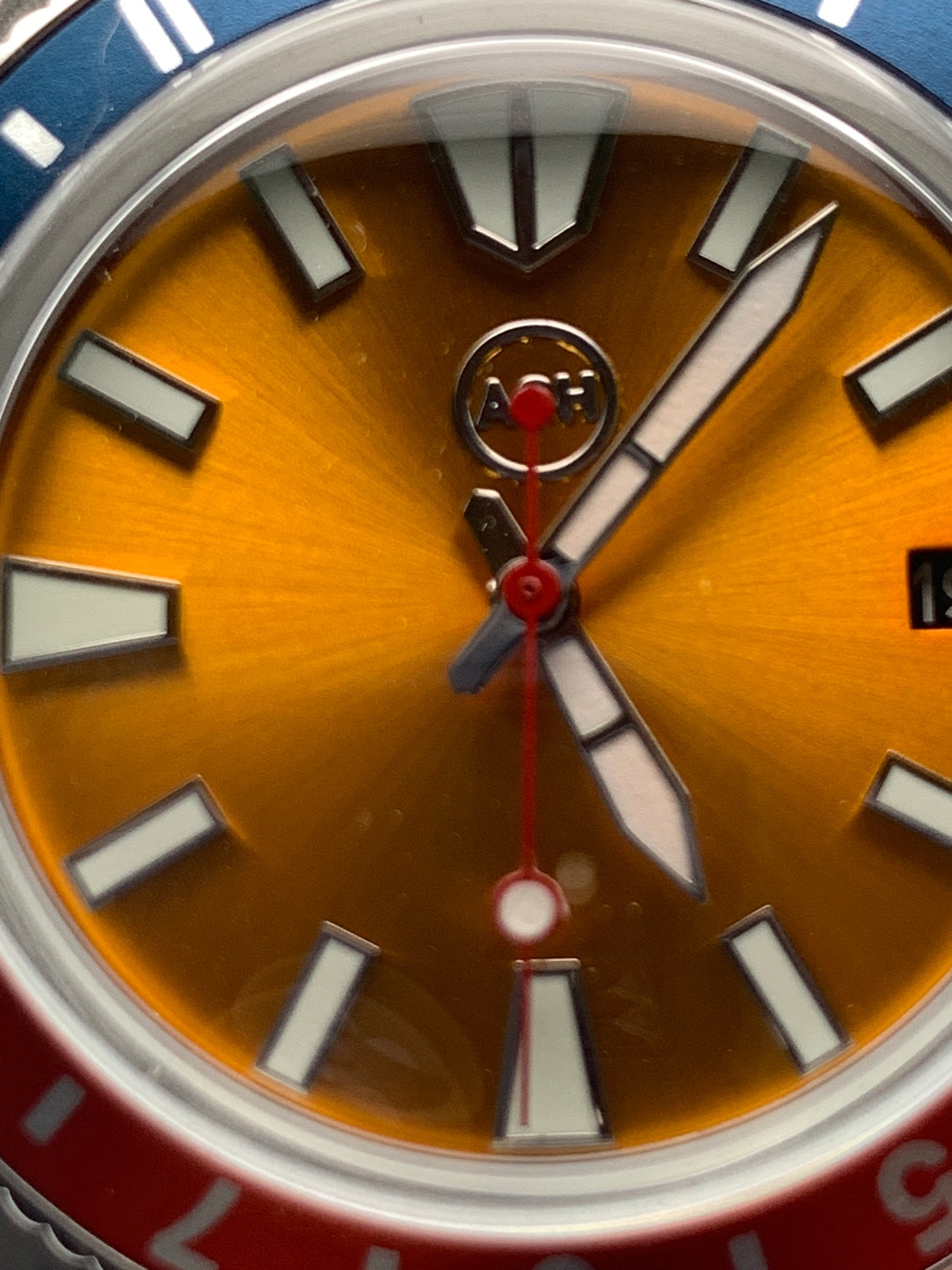 Poguelite. 37mm Stainless steel case. Acrylic domed crystal. Seiko NH35 with black date wheel. NOS vintage bracelet.