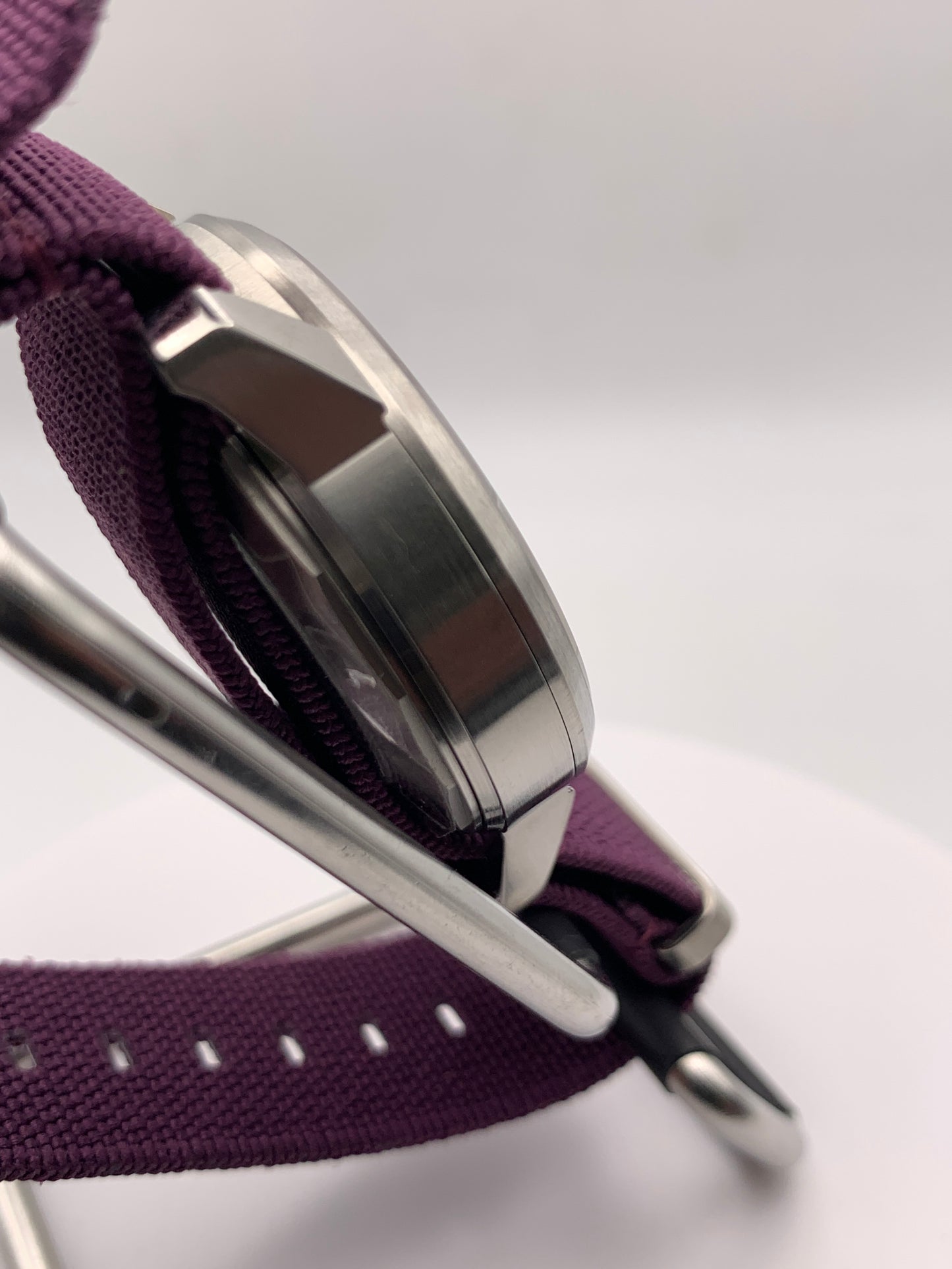 Ultraviolet. 40mm stainless steel case. Sapphire crystal. Seiko NH35.