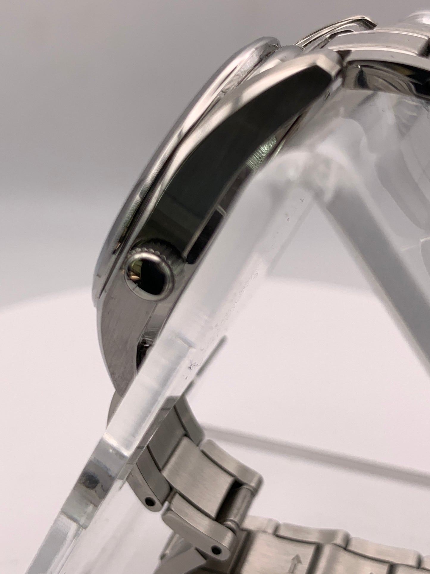 Seiko SUR633- 30mm Stainless steel case. Silver sunray dial. Sapphire crystal. 6n22 quartz movement. 100m water resistance. Box and papers.