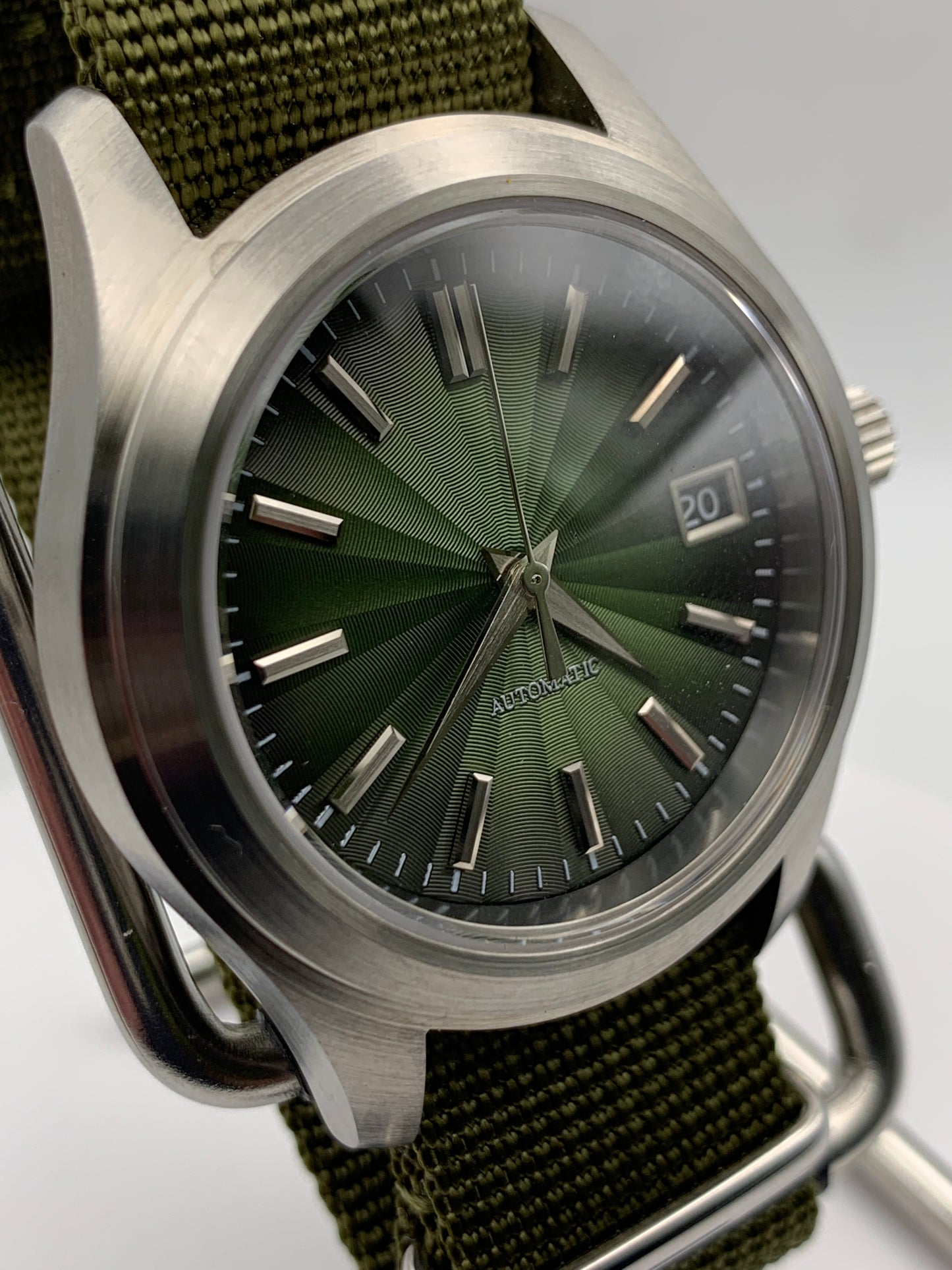 Fangorn 1.3 - 39mm brushed stainless steel. Sapphire crystal. Textured dial. Seiko NH35 with black date dial.