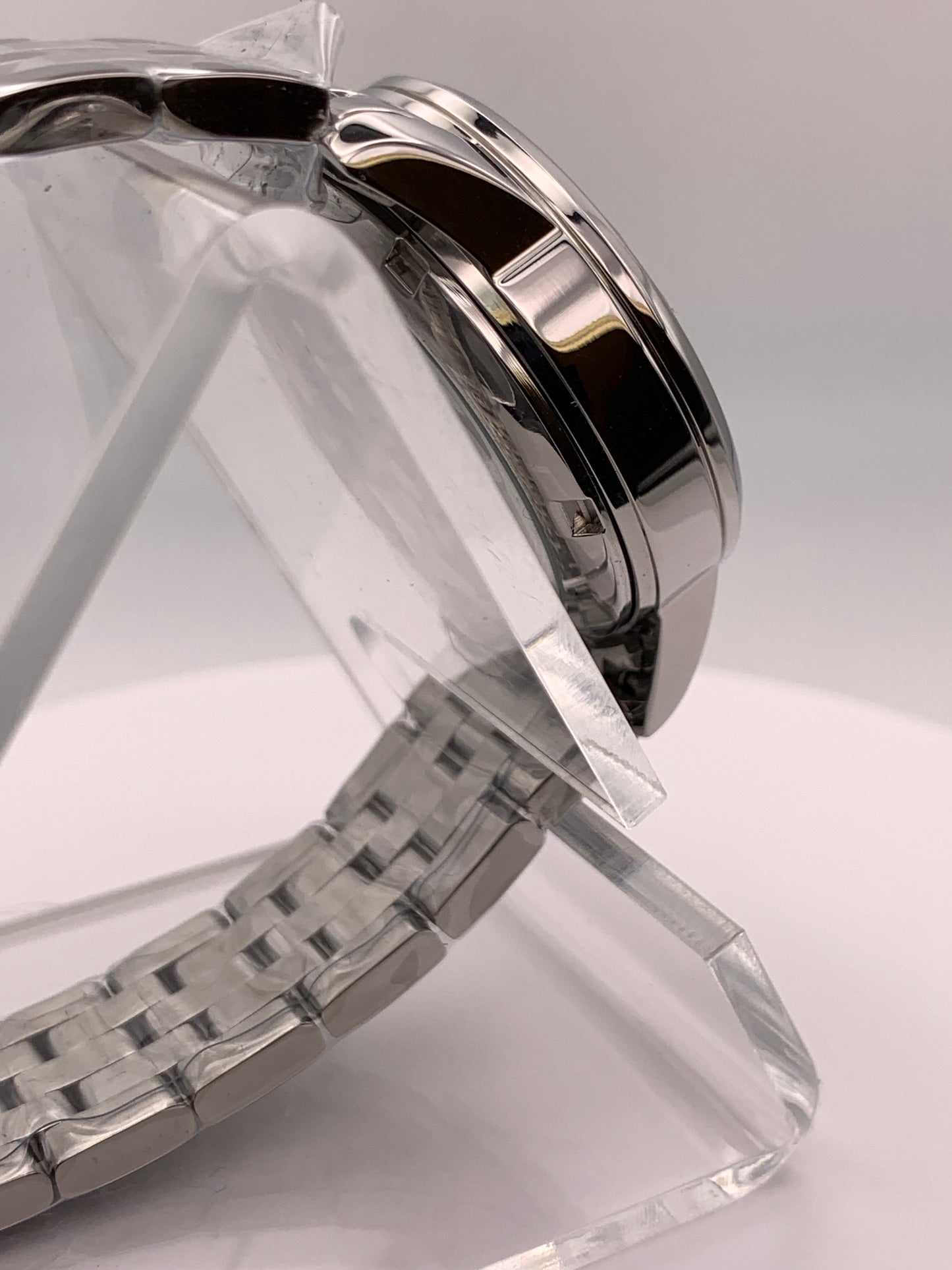 The Teal. Highly figured dress watch. 33mm stainless steel case. Faceted and domed acrylic crystal. NH35.