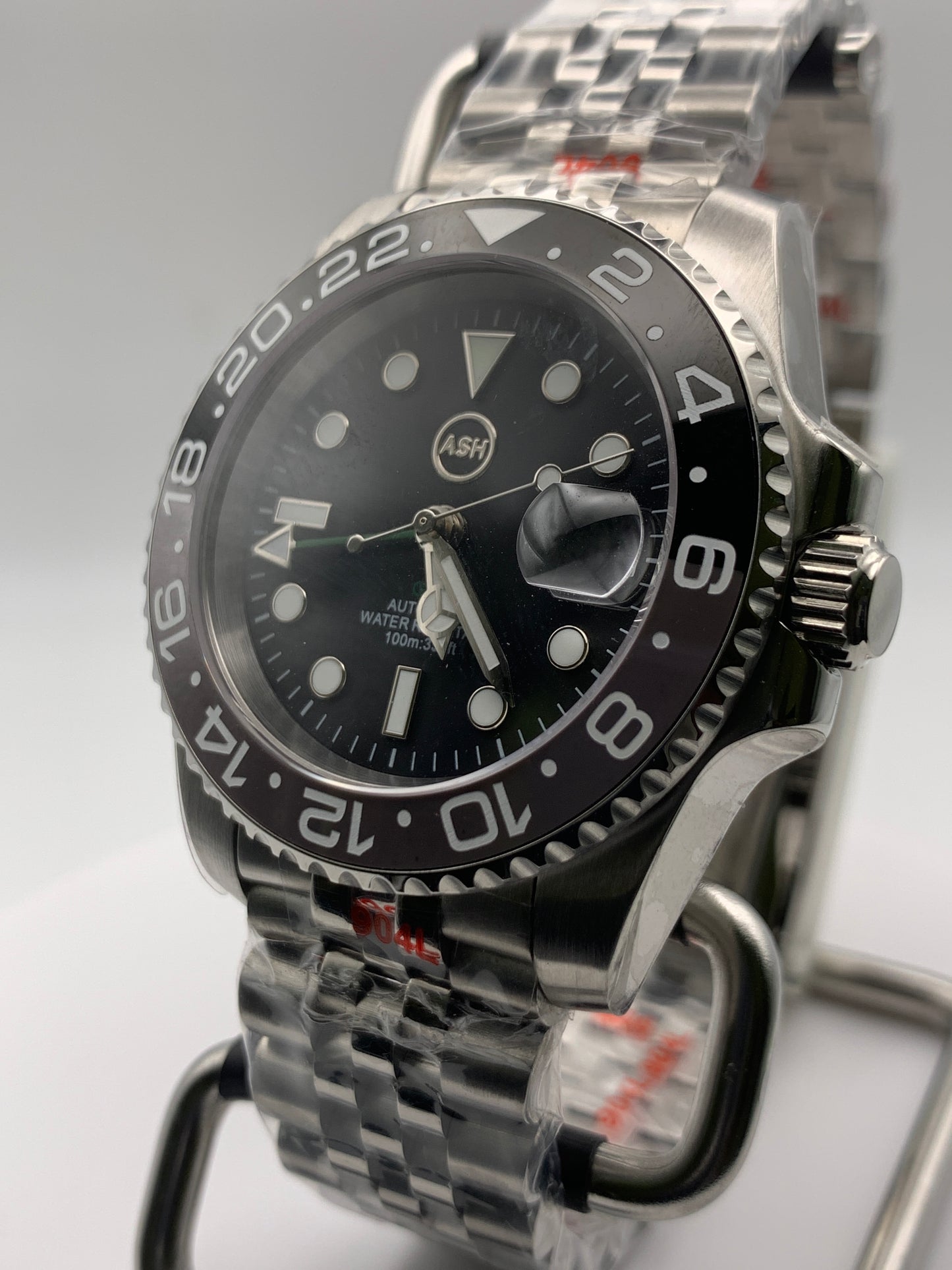 Bruce Wayne. 39mm Stainless steel GMT. Sapphire crystal. Seiko NH34.
