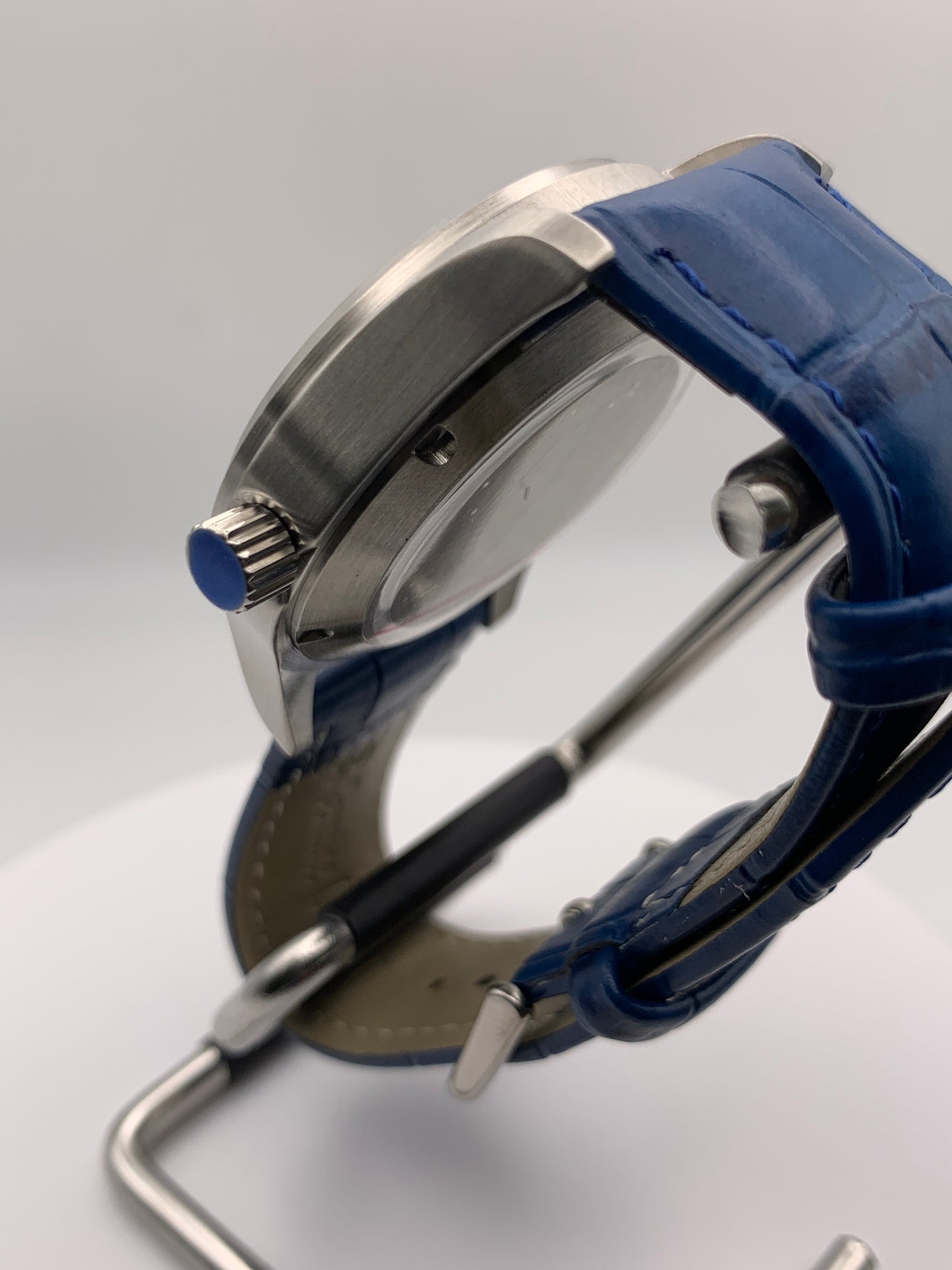 Wintermute. 39mm brushed stainless steel case. Domed sapphire crystal. Seiko NH35 with blue date wheel.