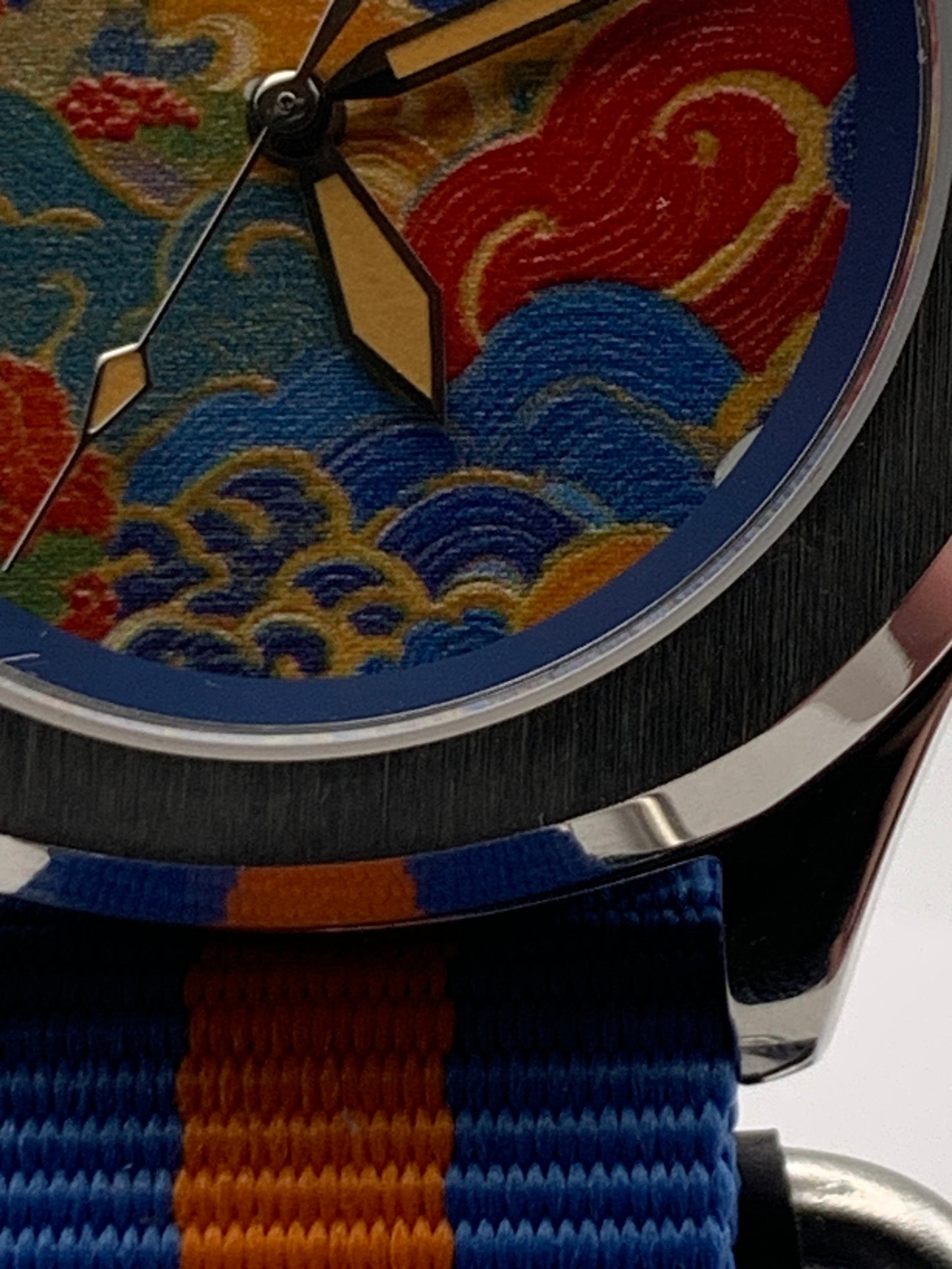 Floating World. B-stock. 40mm Stainless steel case. Sapphire crystal. Seiko NH38. Small flaws on the edge of the dial.