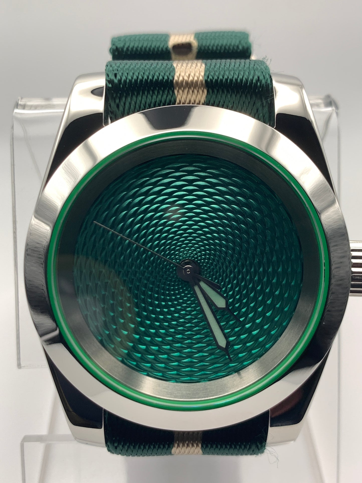 Strobilus. 39mm Stainless steel. Sapphire crystal. Seiko NH38.