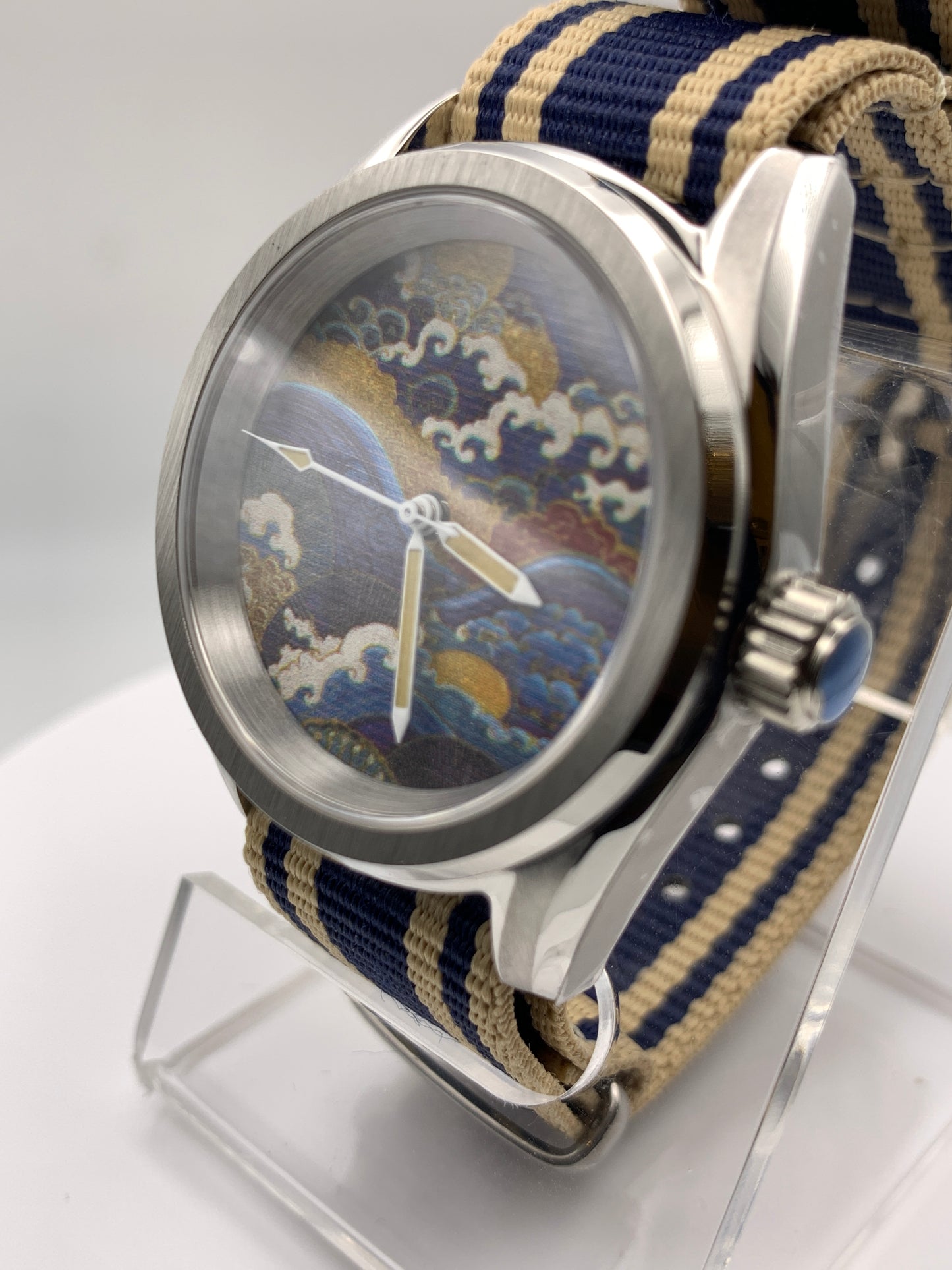 Chakushoku. 38mm Stainless steel. Sapphire crystal. Seiko NH38.