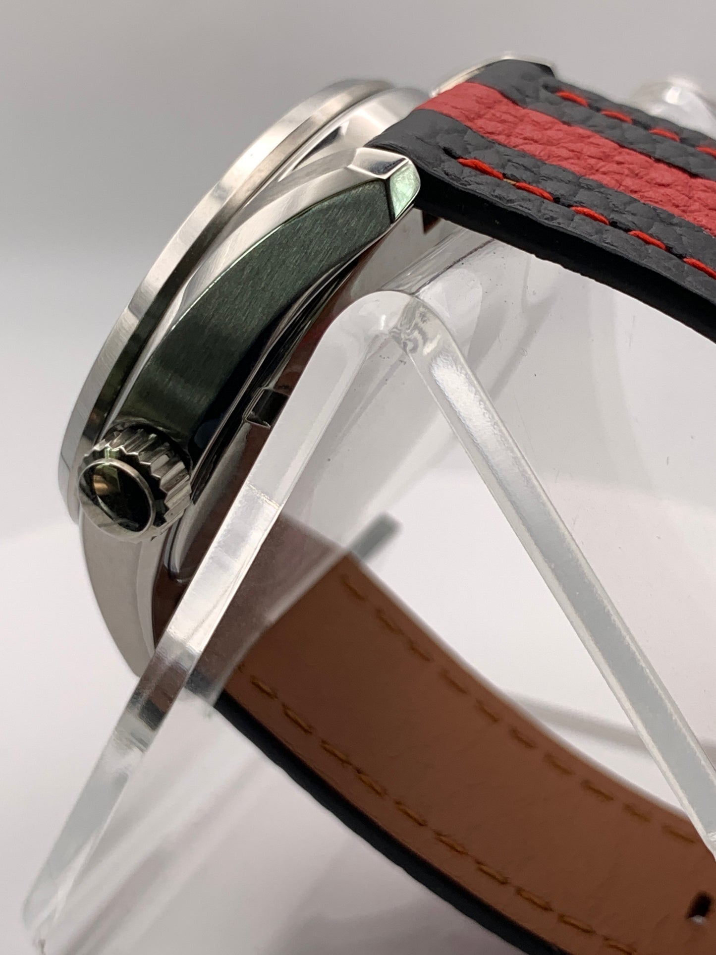 Perihelion - 38mm Stainless steel. Sapphire crystal.  Seiko NH35.
