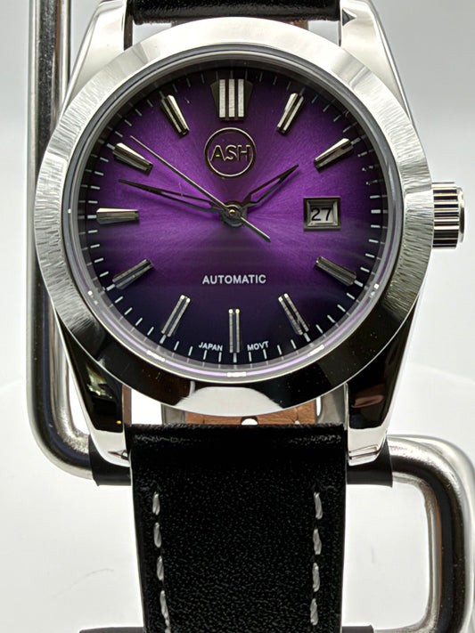 After Midnight. B-stock: indices imperfections between 1 and 3. 31mm stainless steel case. Sapphire crystal. Seiko NH05 automatic.