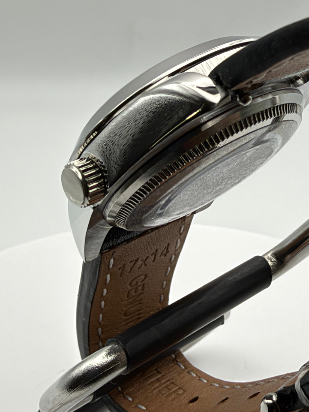 After Midnight. B-stock: indices imperfections between 1 and 3. 31mm stainless steel case. Sapphire crystal. Seiko NH05 automatic.