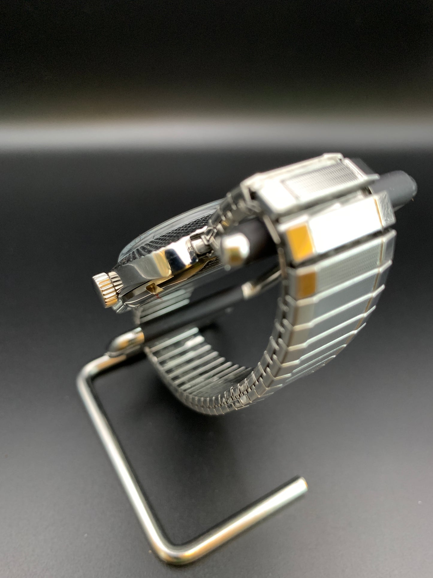 Vintage style faceted case wristwatch.  Seiko NH38.