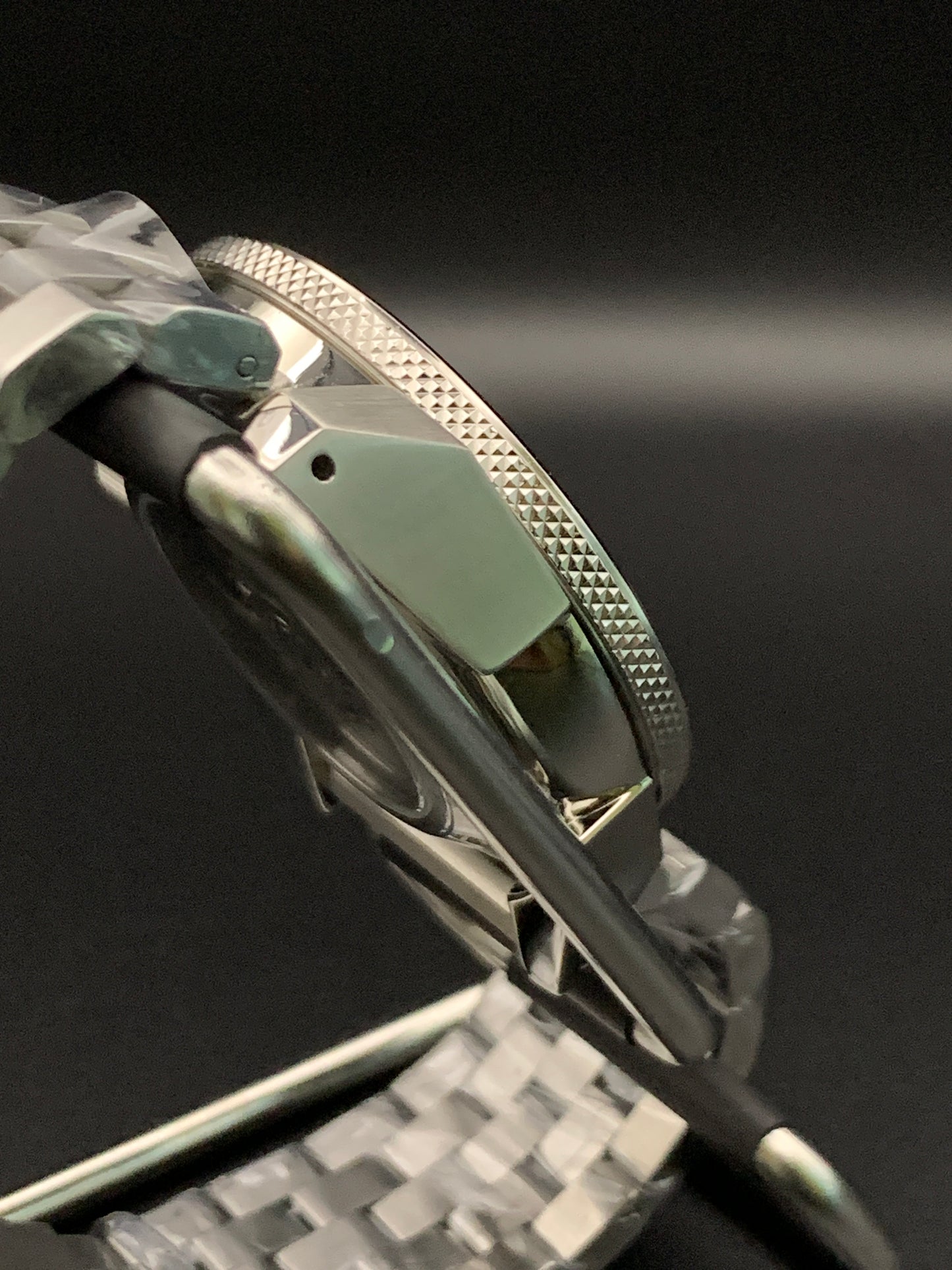 Crimson King Samurai Style. Brushed Bracelet.  Seiko NH35 Automatic