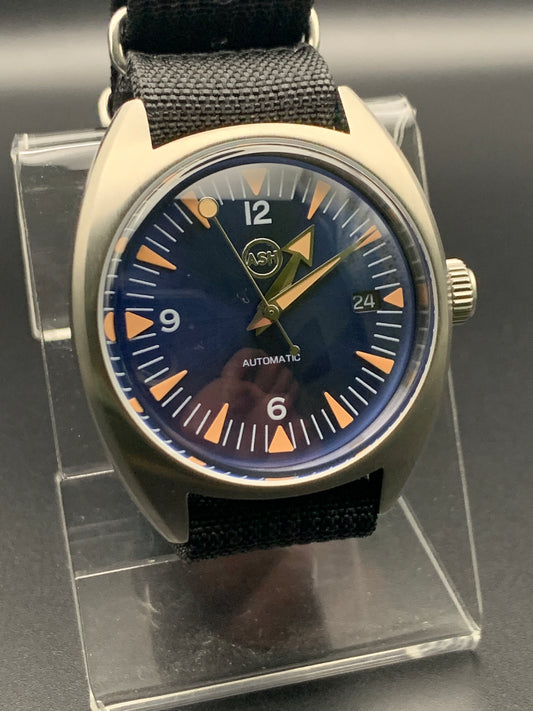 Blue sunray 39mm sport watch. Domed sapphire. Seiko NH35